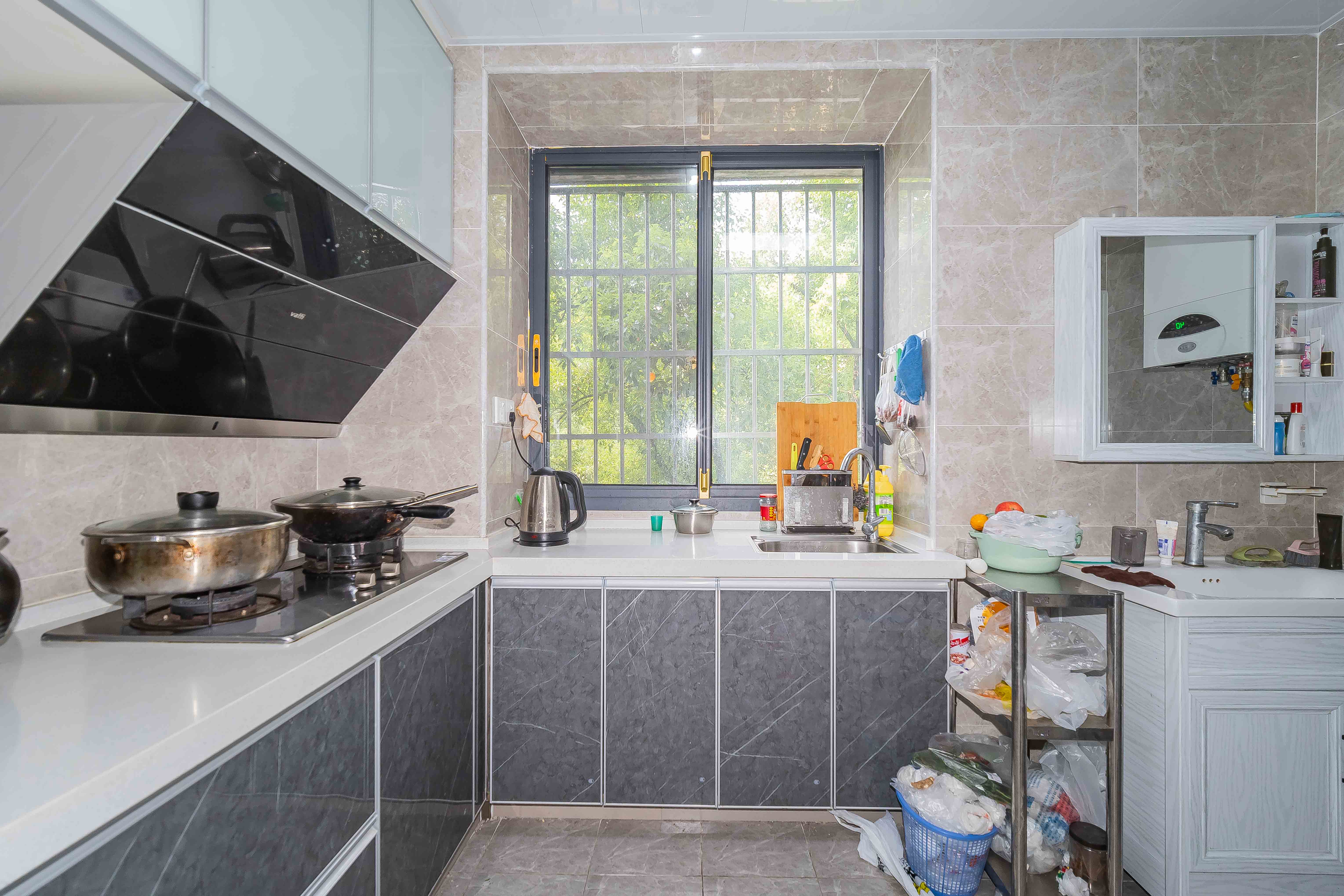 省水院宿舍 2室2厅1卫 100.0万 省水院宿舍 2室2厅1卫 100.0万厨房