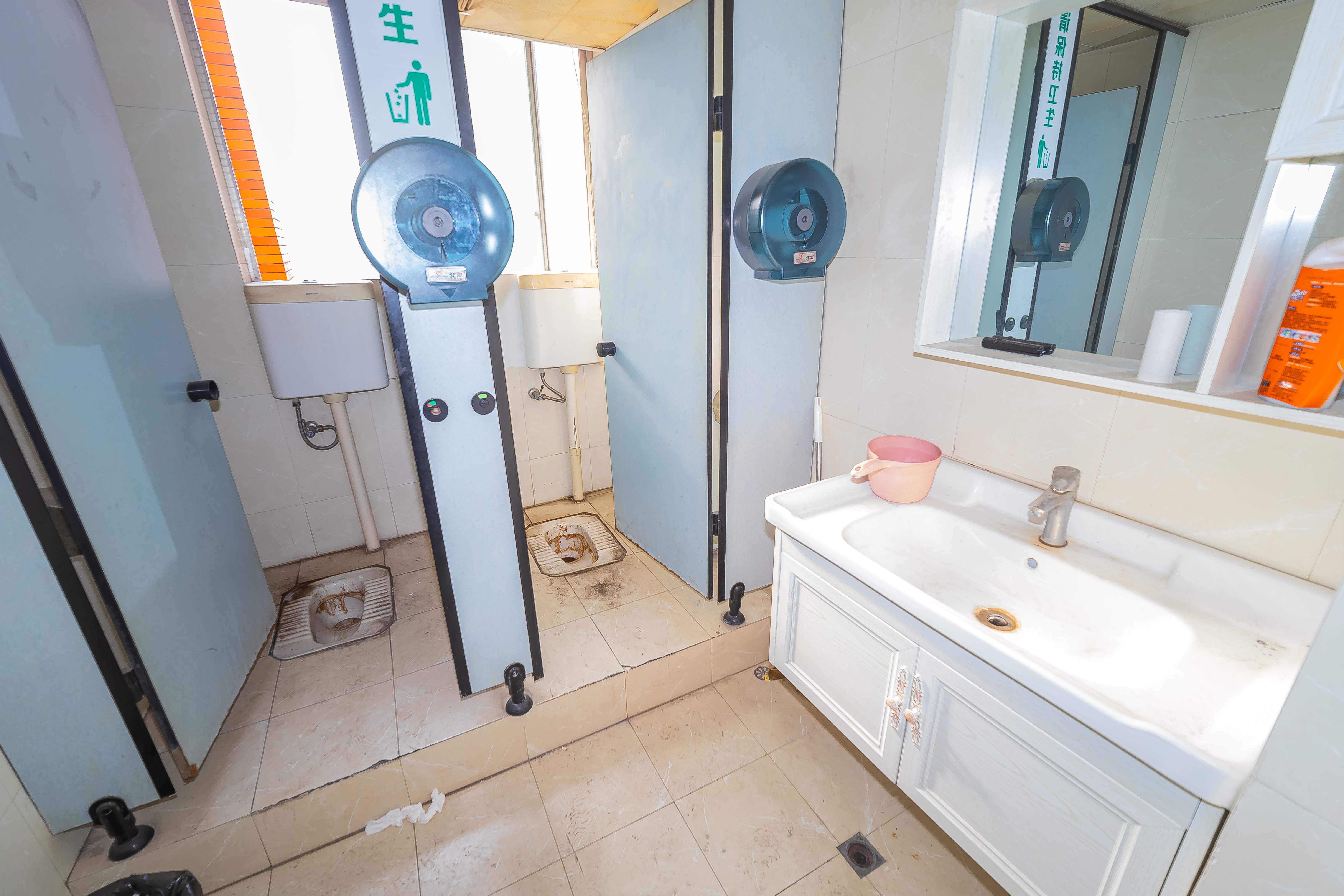 都市阳光大厦  1室2厅1卫   105.00万其他
