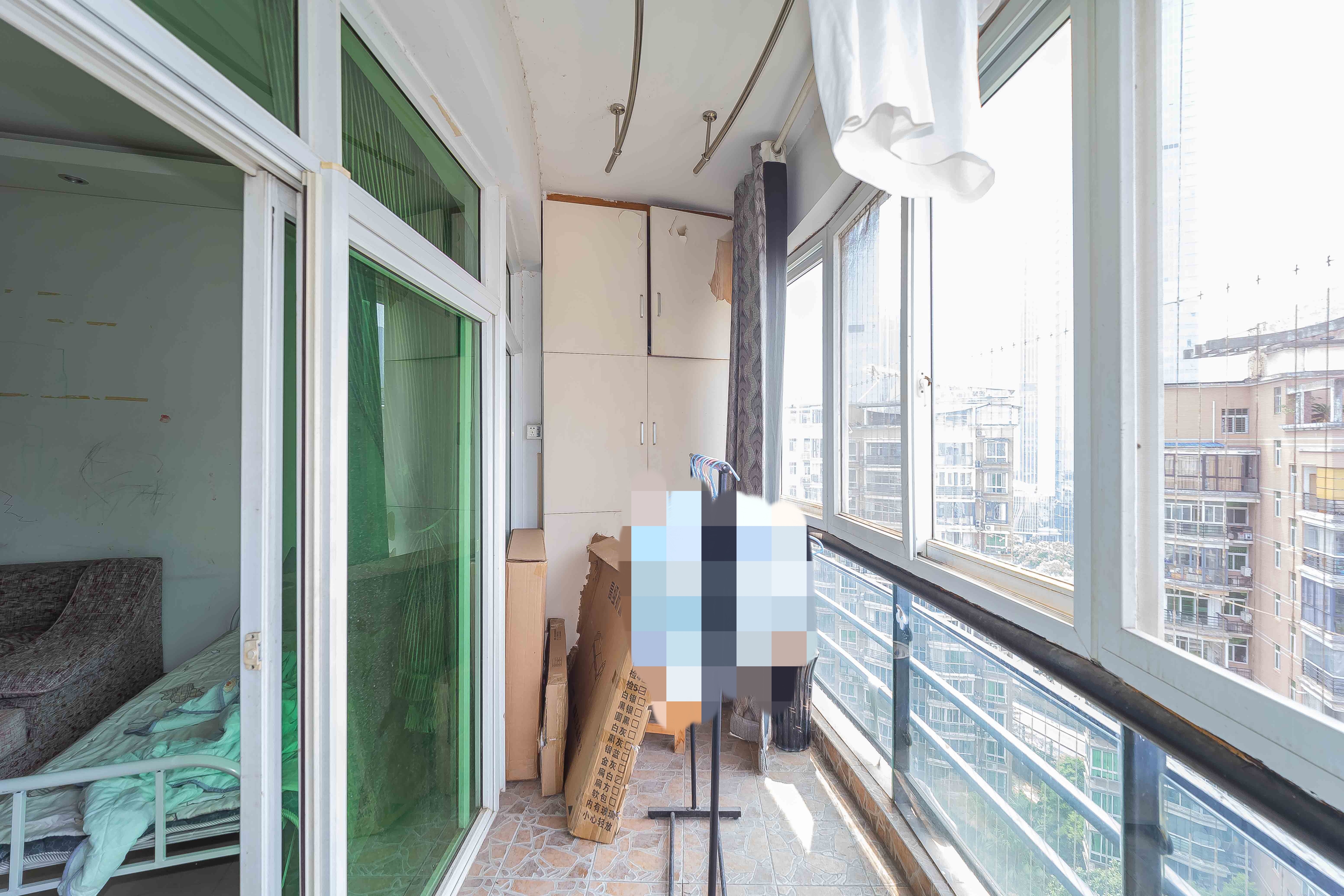 创远景园  4室2厅2卫   148.00万阳台