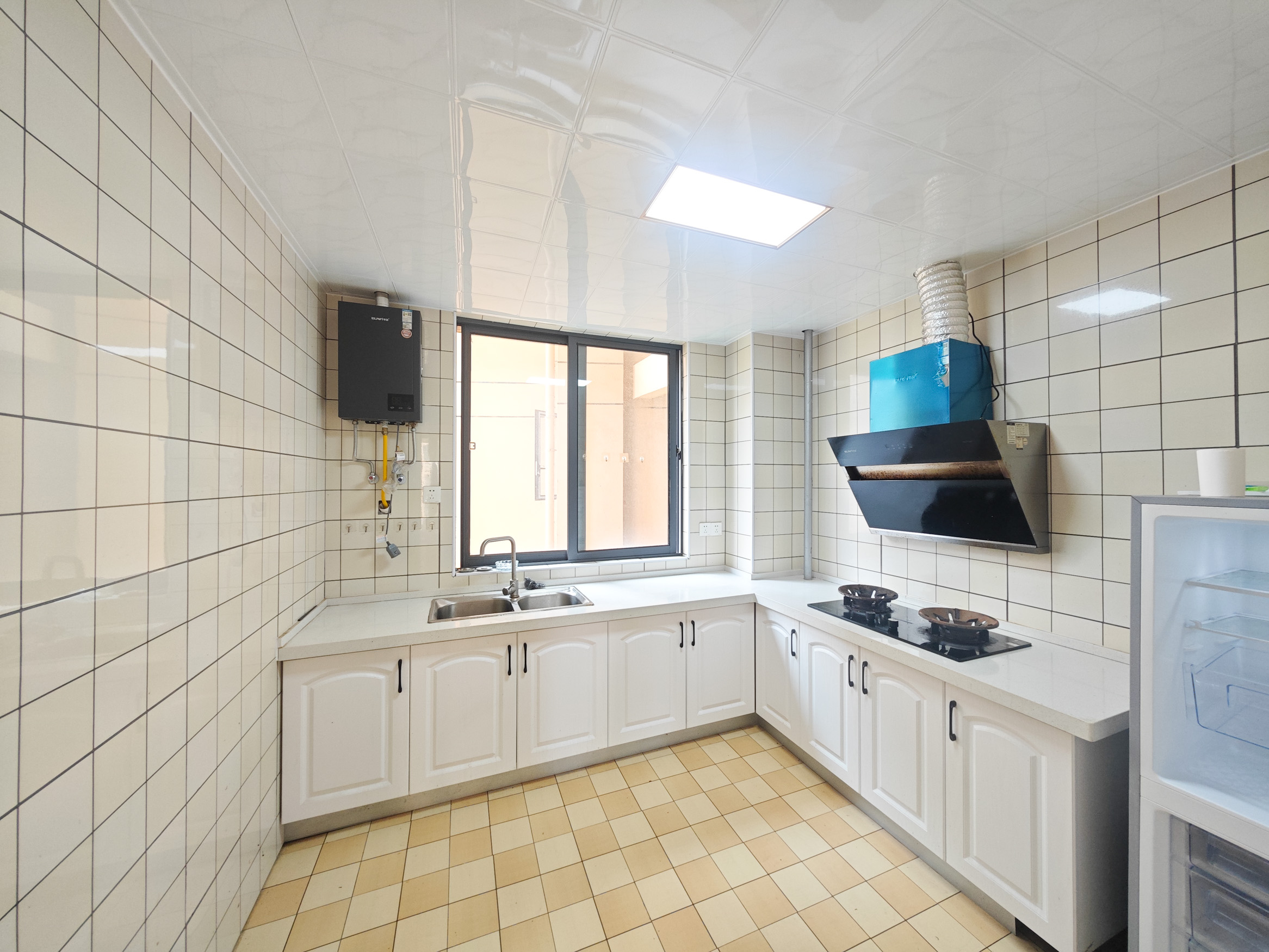 西湖鸿运佳苑 3室2厅2卫 92.0万 西湖鸿运佳苑 3室2厅2卫 92.0万厨房