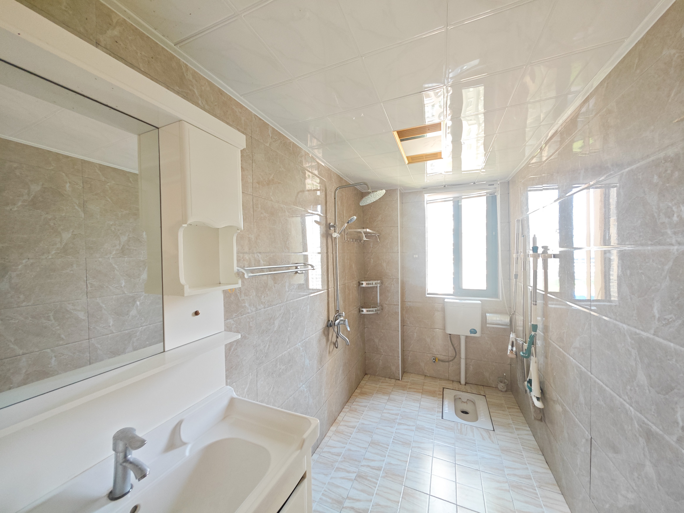 西湖鸿运佳苑 3室2厅2卫 92.0万 西湖鸿运佳苑 3室2厅2卫 92.0万卫生间