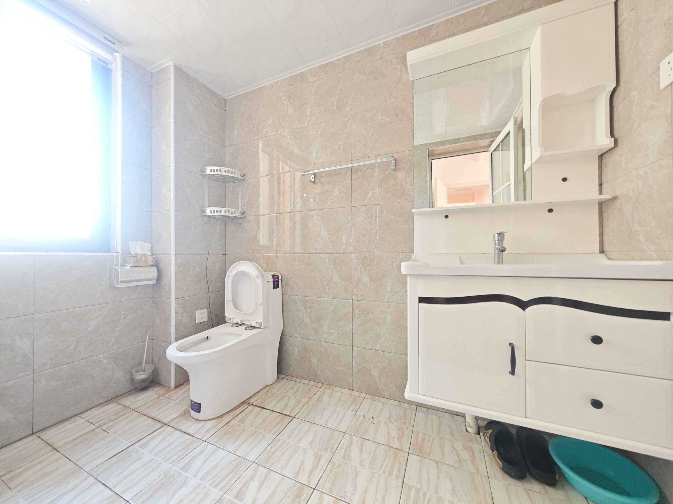 西湖鸿运佳苑 3室2厅2卫 92.0万 西湖鸿运佳苑 3室2厅2卫 92.0万卫生间