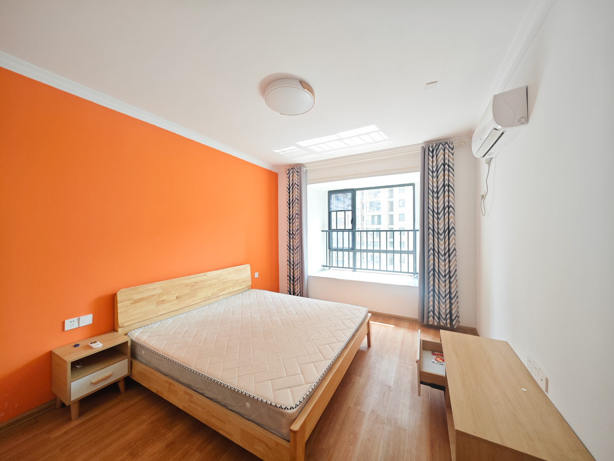 西湖鸿运佳苑 3室2厅2卫 92.0万 西湖鸿运佳苑 3室2厅2卫 92.0万卧室