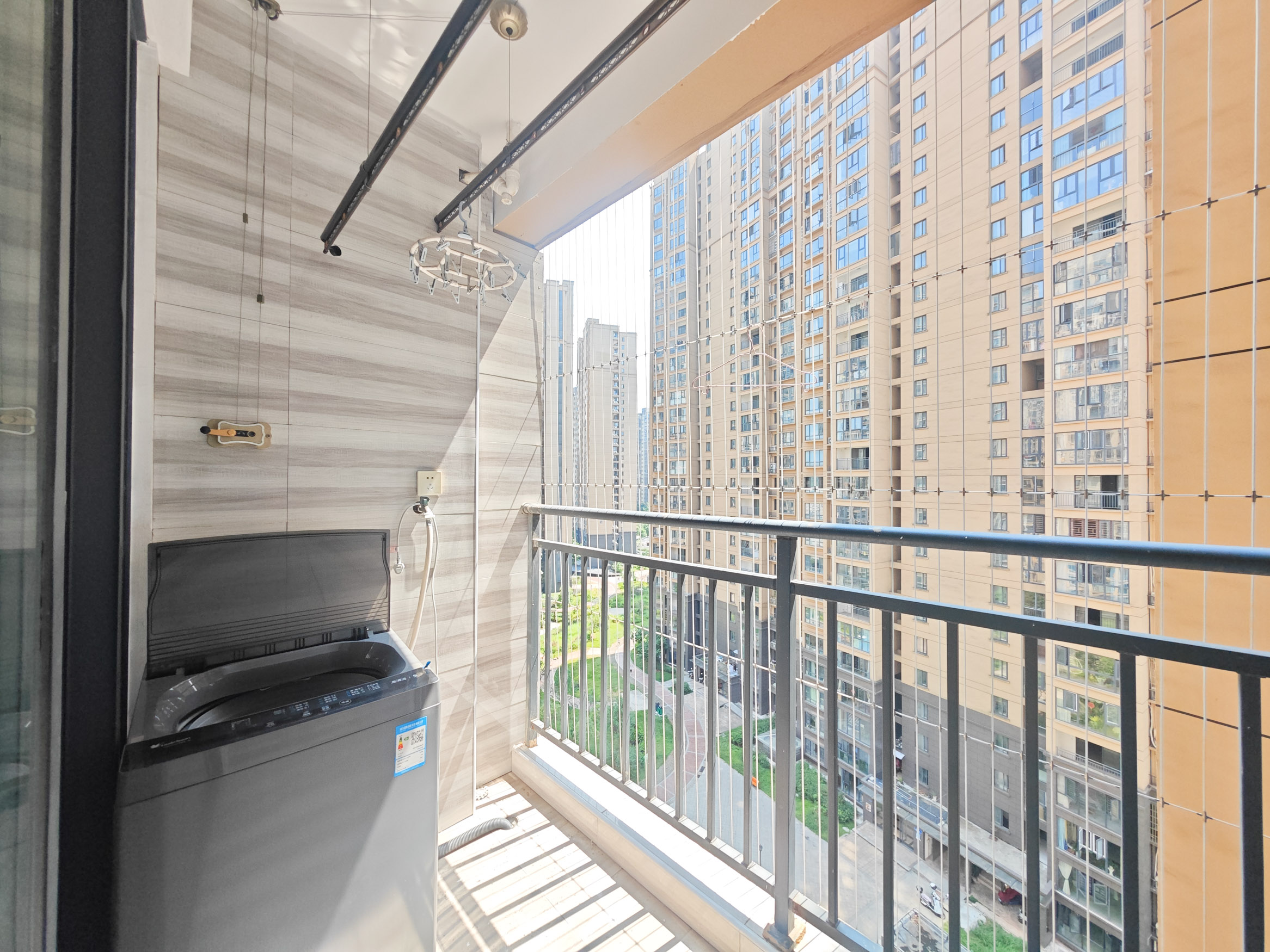 西湖鸿运佳苑 3室2厅2卫 92.0万 西湖鸿运佳苑 3室2厅2卫 92.0万阳台