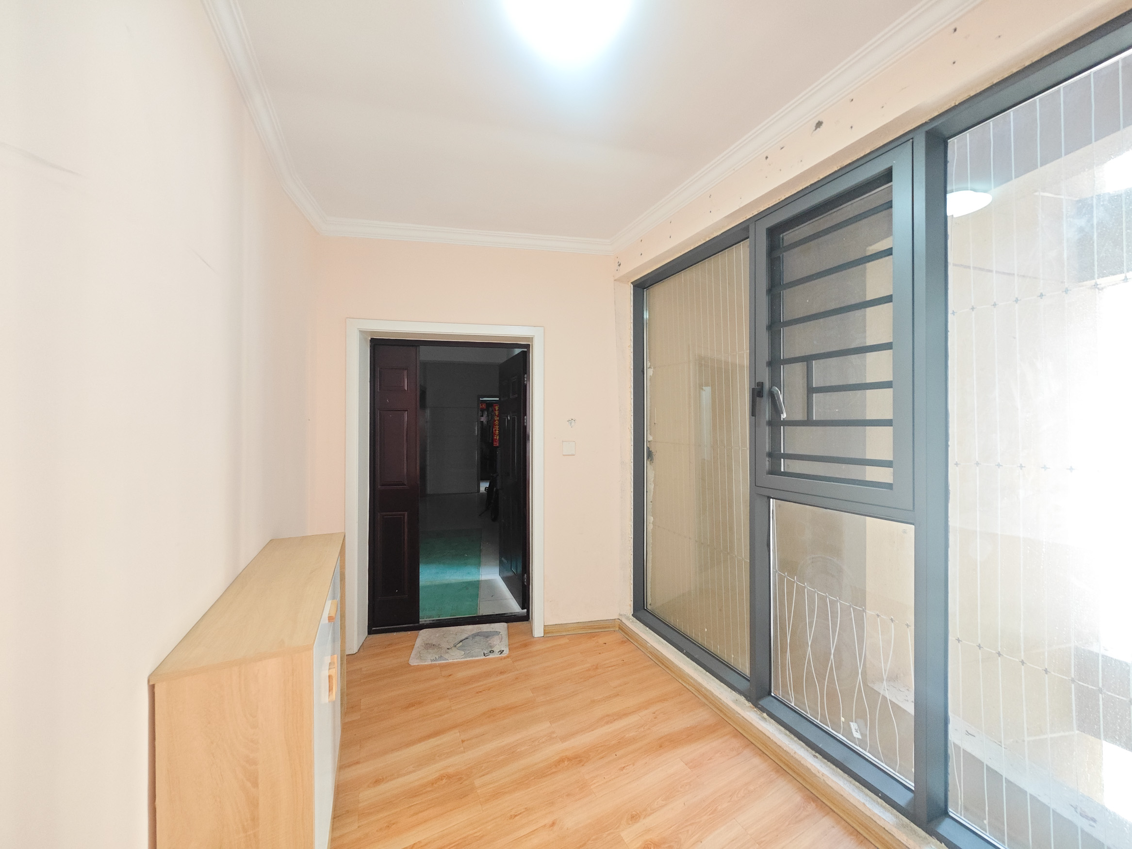 西湖鸿运佳苑 3室2厅2卫 92.0万 西湖鸿运佳苑 3室2厅2卫 92.0万阳台