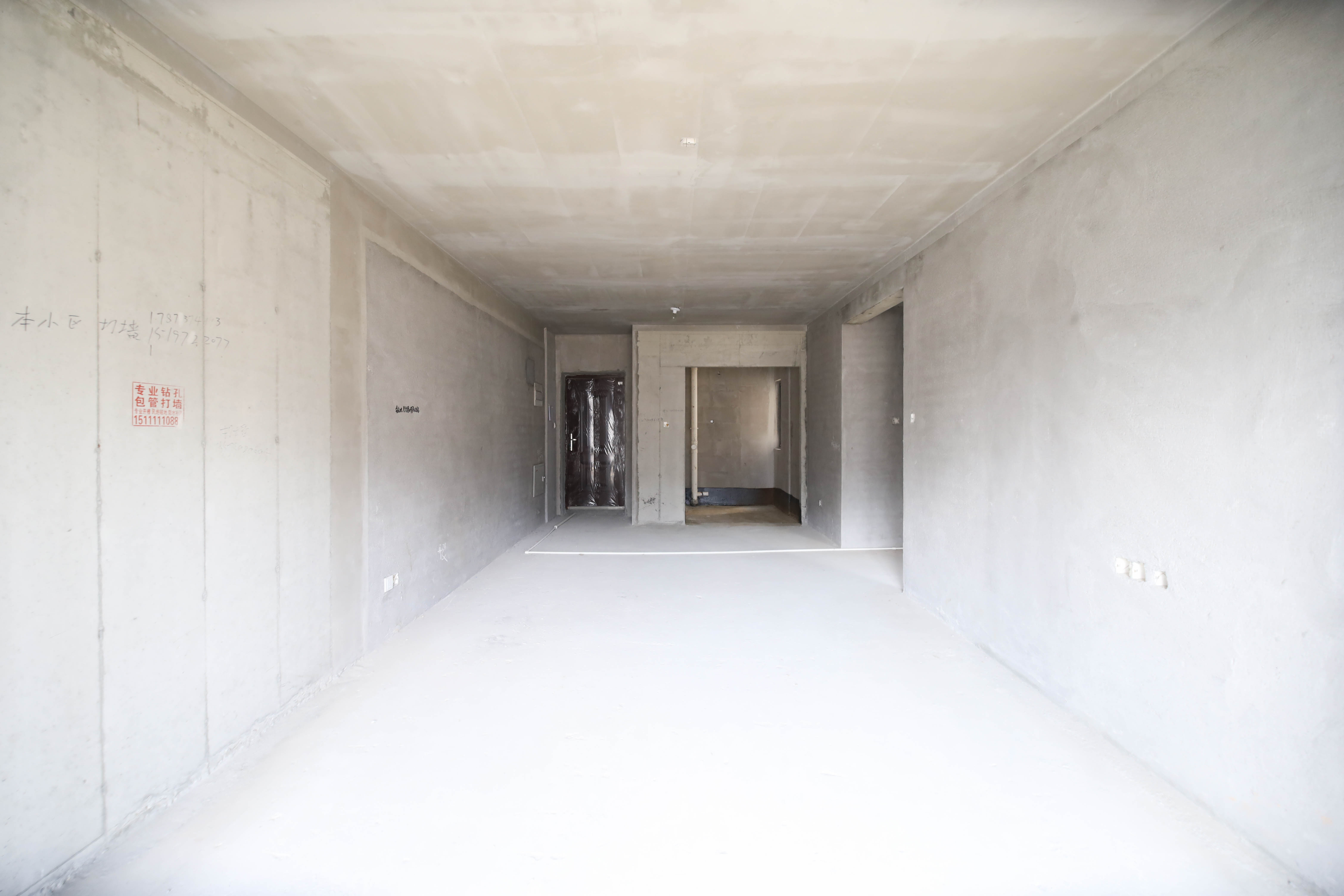 潇湘名城(新里程潇湘名城)  3室2厅2卫    95.0万 潇湘名城(新里程潇湘名城)  3室2厅2卫    95.0万客厅