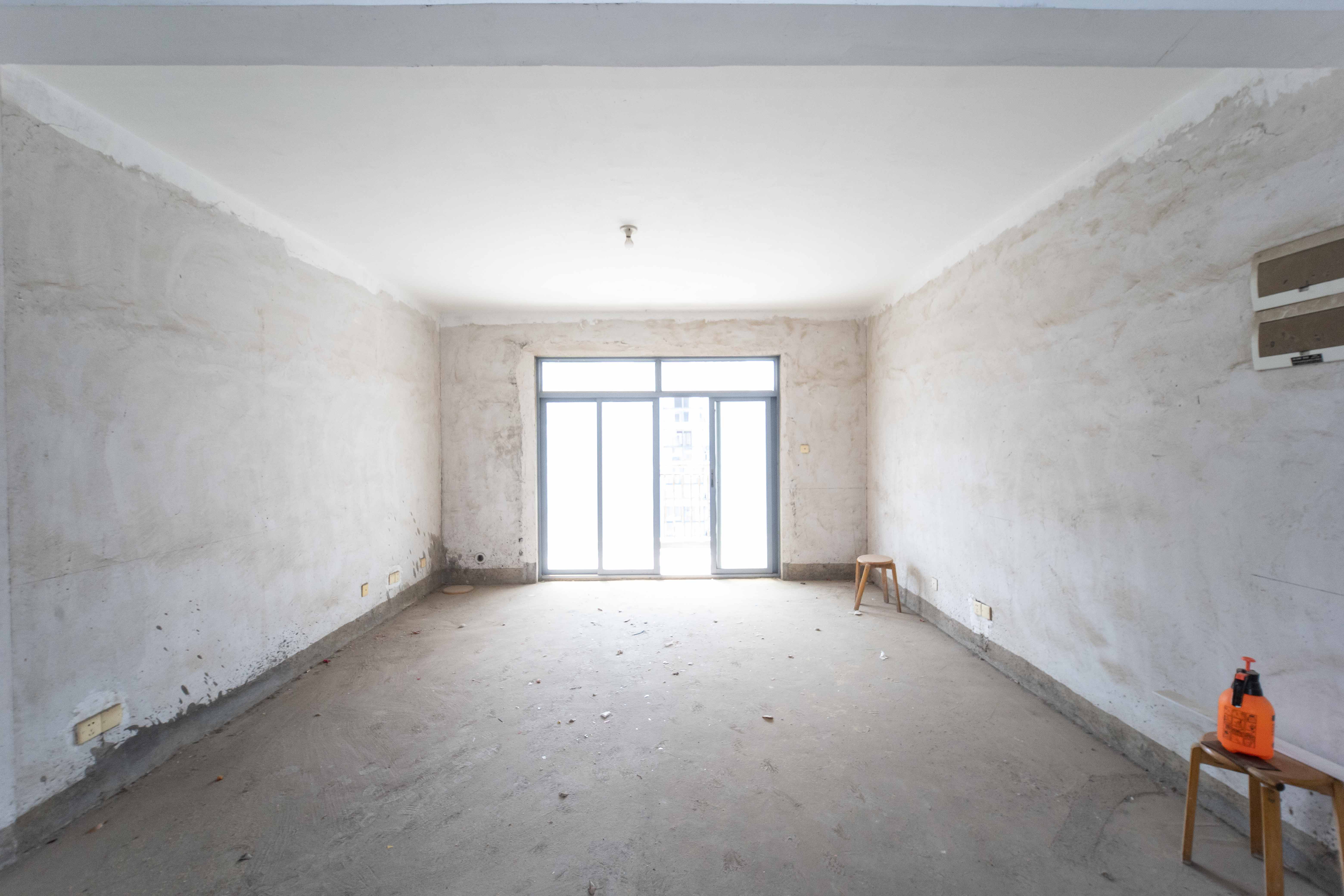 银港水晶城  4室2厅3卫    176.0万客厅