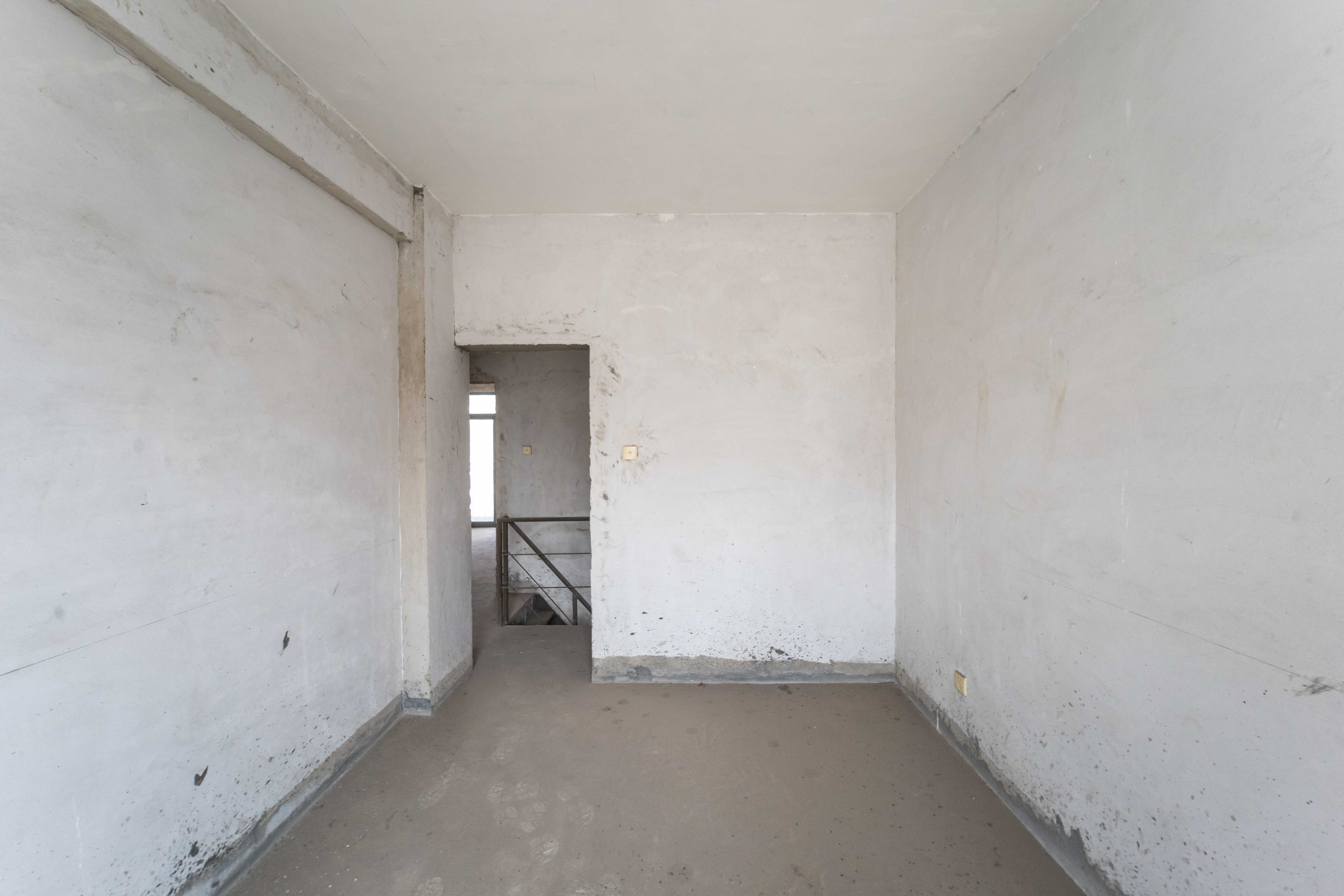 银港水晶城 4室2厅3卫 176.0万 银港水晶城 4室2厅3卫 176.0万卧室