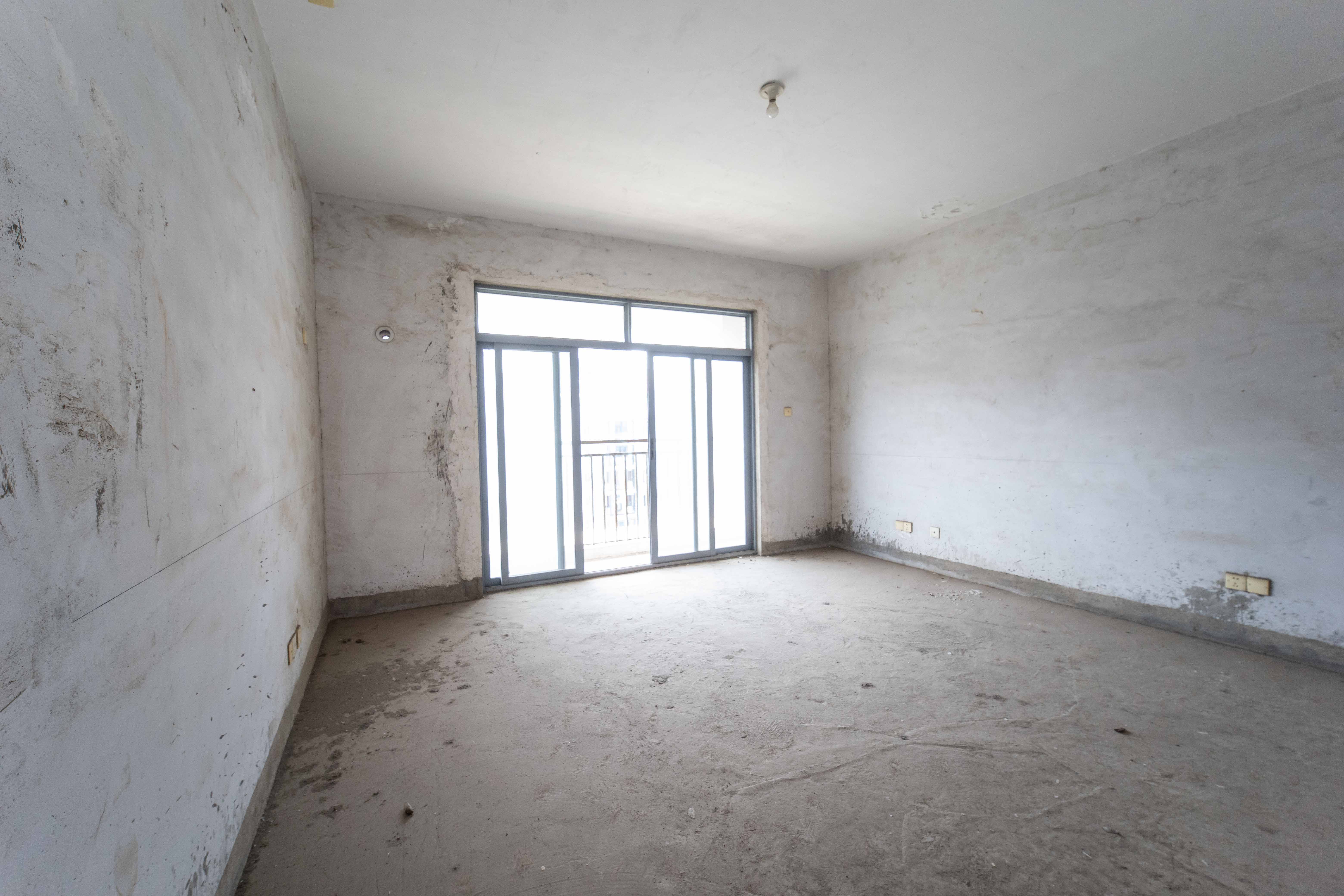 银港水晶城  4室2厅3卫    176.0万卧室