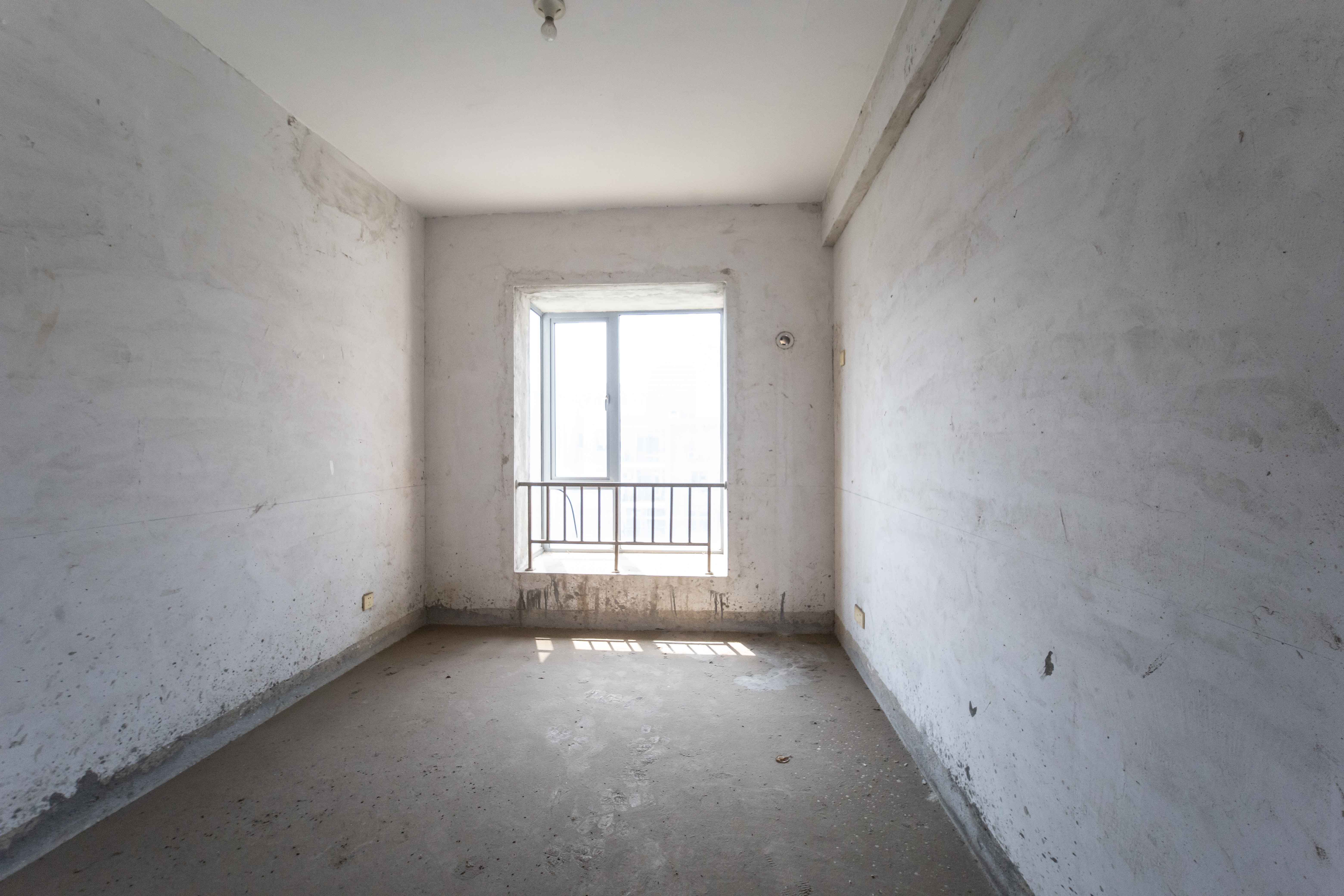 银港水晶城 4室2厅3卫 176.0万 银港水晶城 4室2厅3卫 176.0万卧室