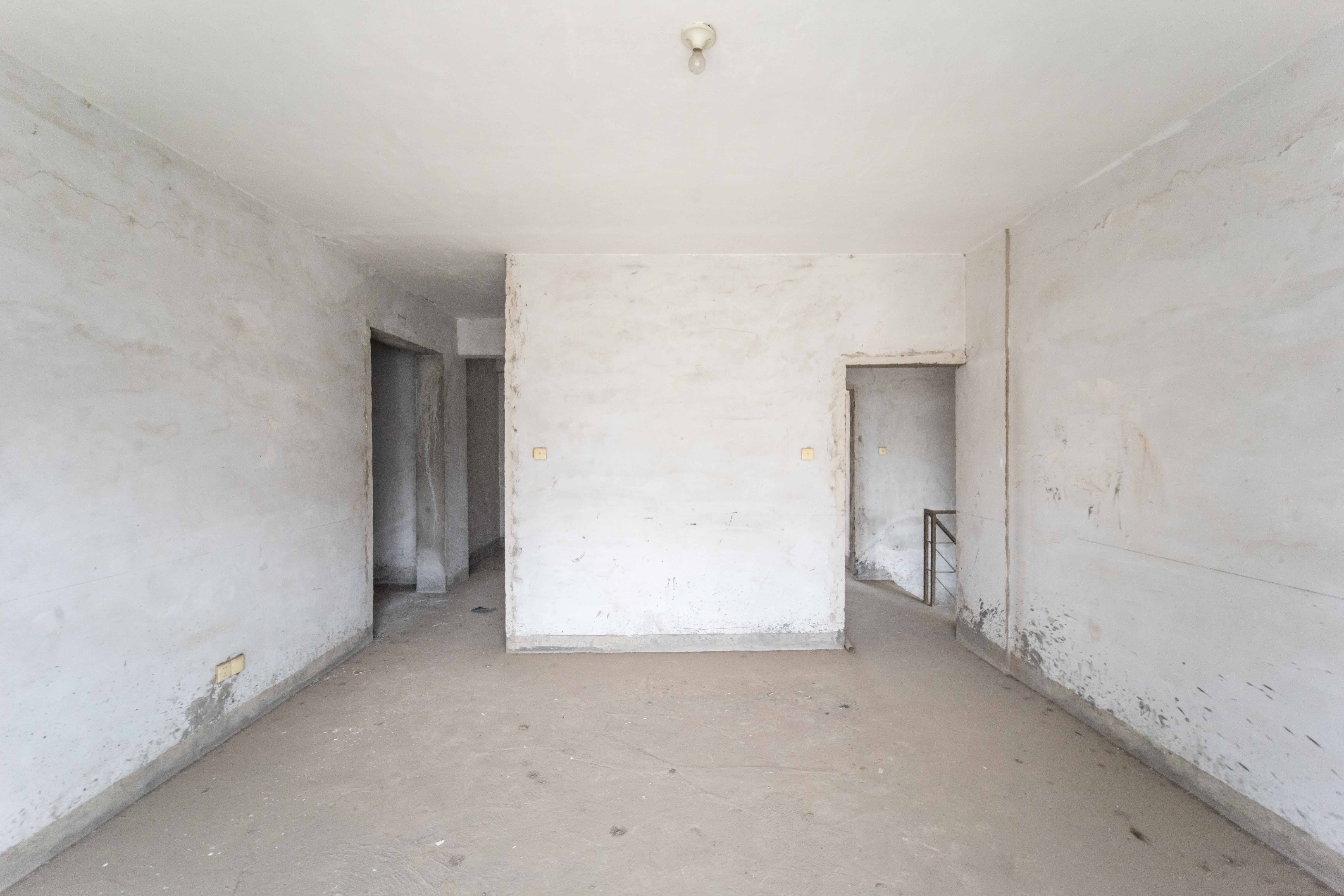 银港水晶城 4室2厅3卫 176.0万 银港水晶城 4室2厅3卫 176.0万卧室