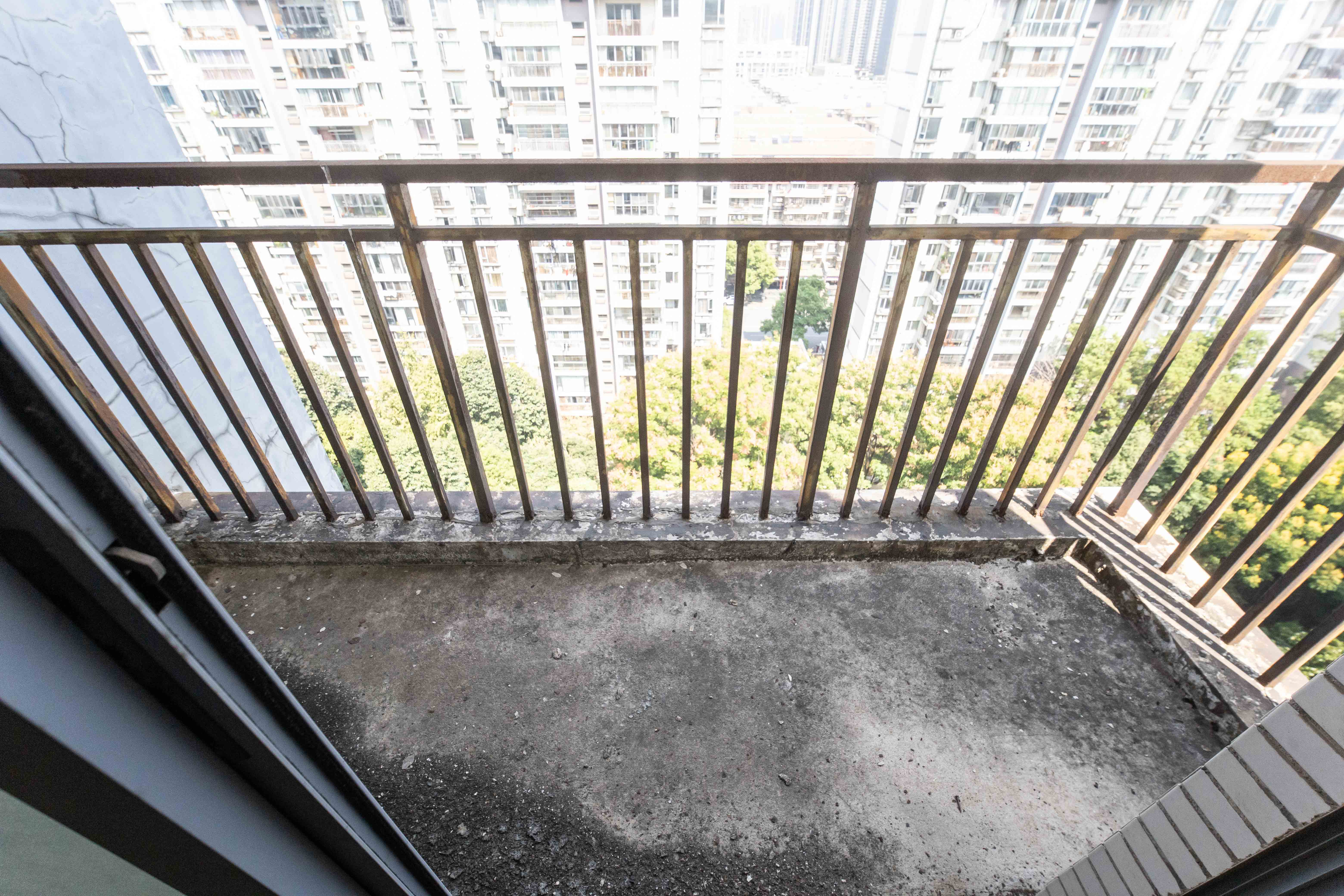 银港水晶城 4室2厅3卫 176.0万 银港水晶城 4室2厅3卫 176.0万阳台