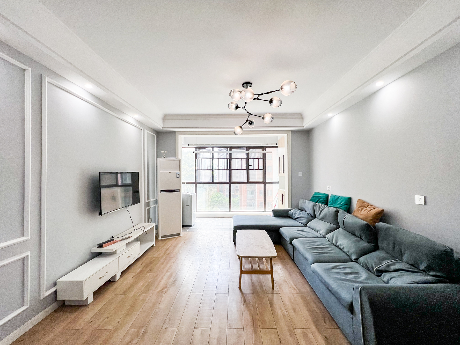 乾源国际 3室2厅1卫 65.0万 乾源国际 3室2厅1卫 65.0万客厅