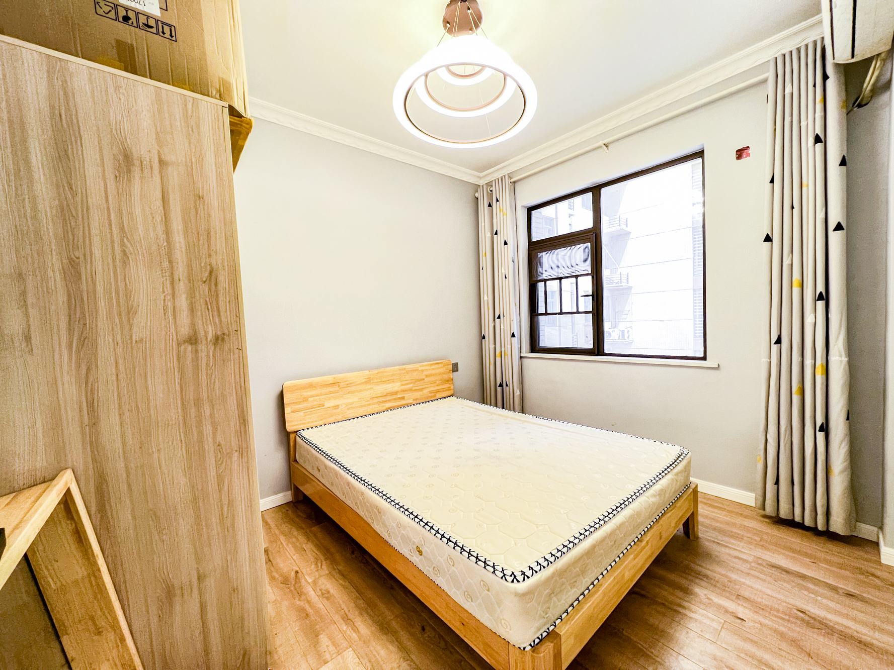 乾源国际 3室2厅1卫 65.0万 乾源国际 3室2厅1卫 65.0万卧室