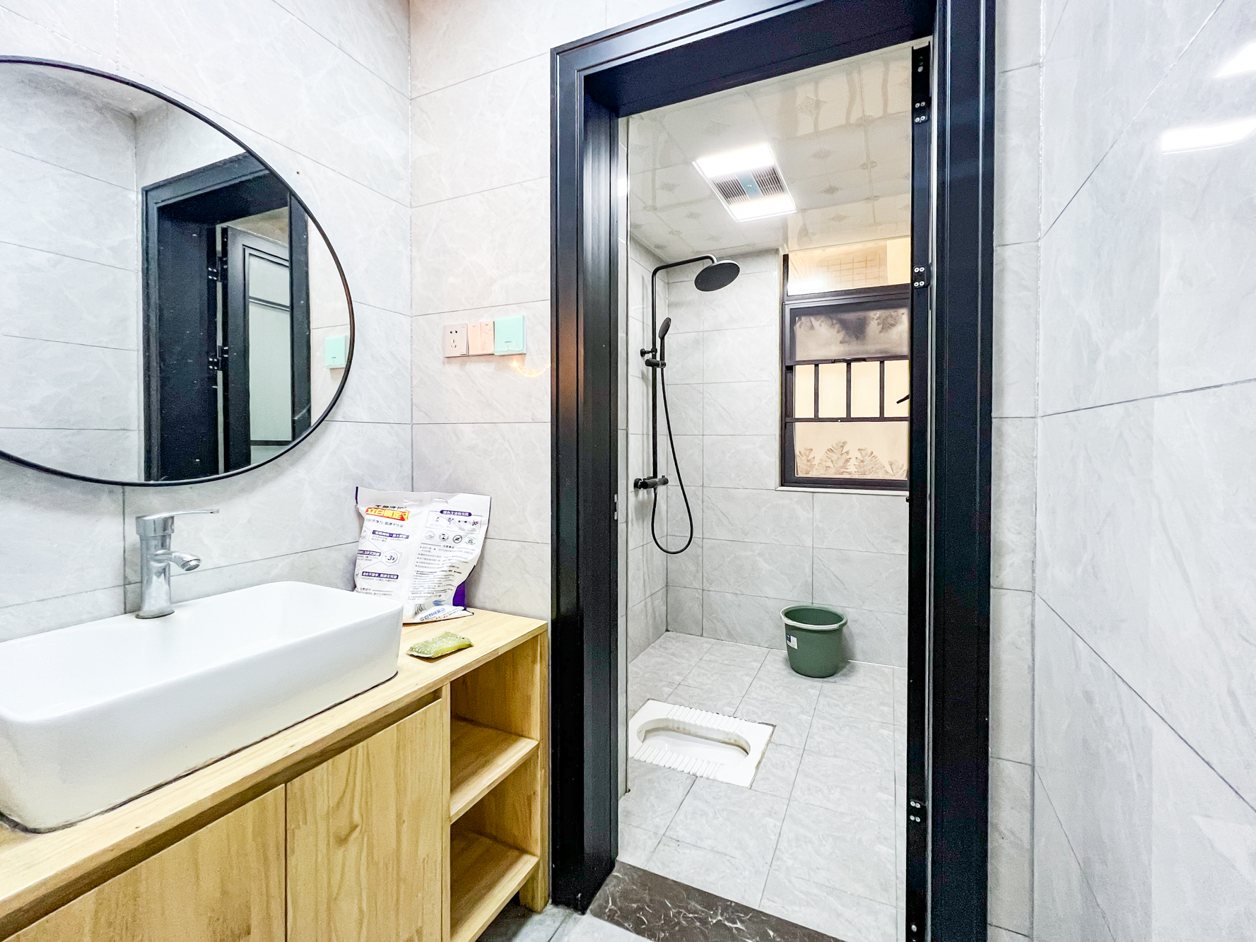 乾源国际 3室2厅1卫 65.0万 乾源国际 3室2厅1卫 65.0万卫生间