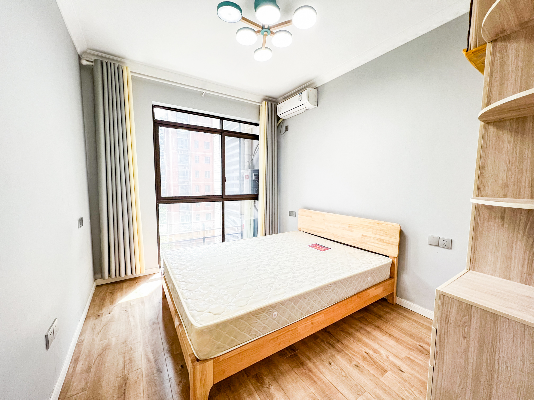 乾源国际 3室2厅1卫 65.0万 乾源国际 3室2厅1卫 65.0万卧室