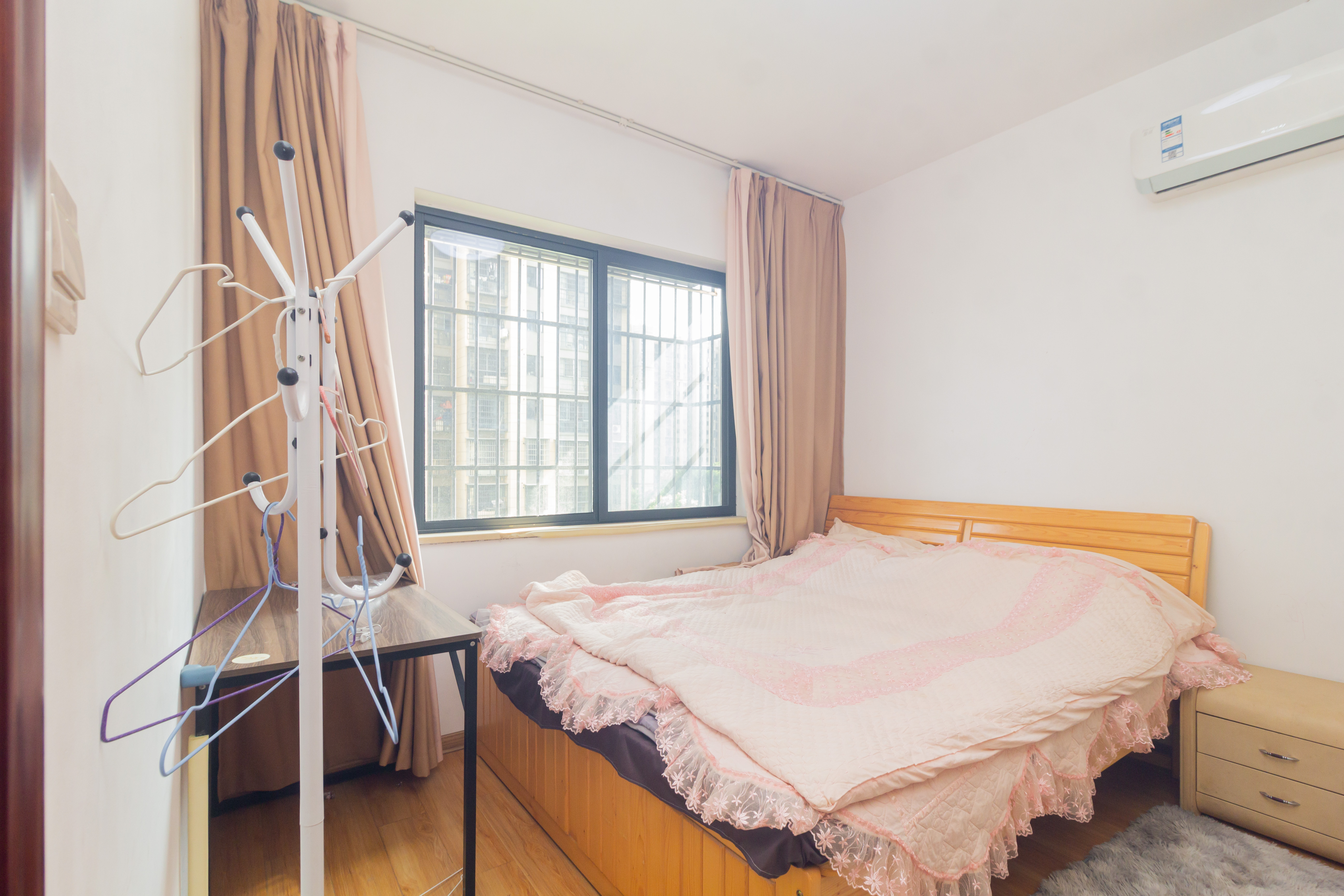 汇一城(汇壹公馆) 3室2厅1卫 65.0万 汇一城(汇壹公馆) 3室2厅1卫 65.0万卧室