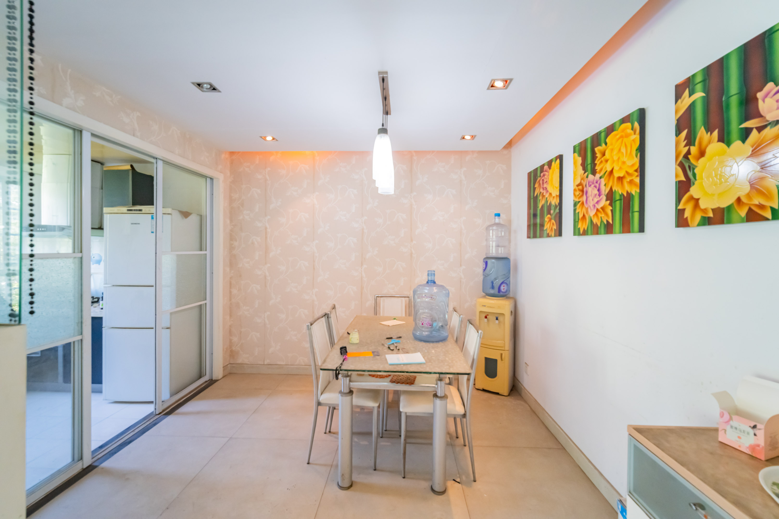 新星小区  5室2厅1卫   128.00万客厅