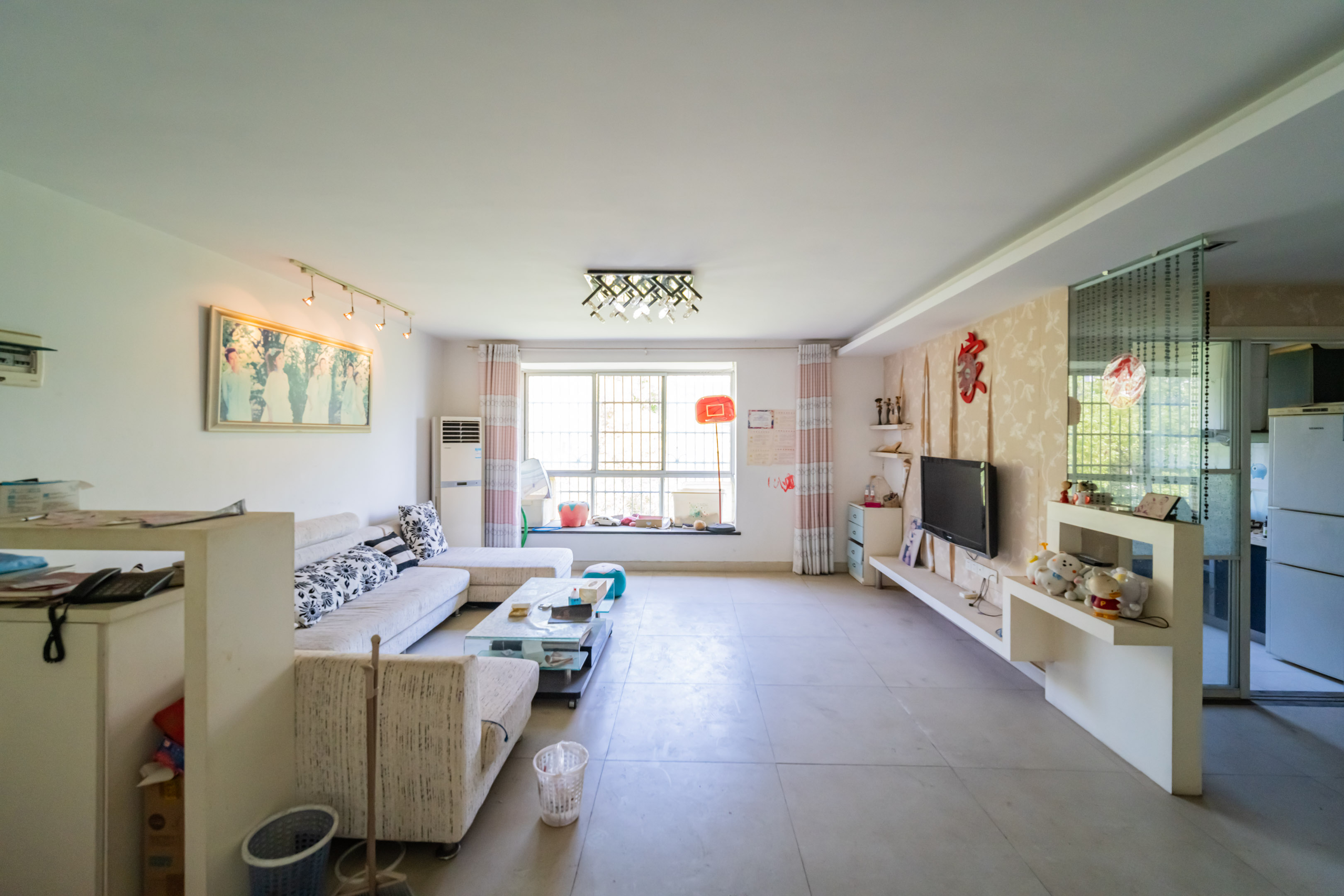新星小区  5室2厅1卫   128.00万客厅