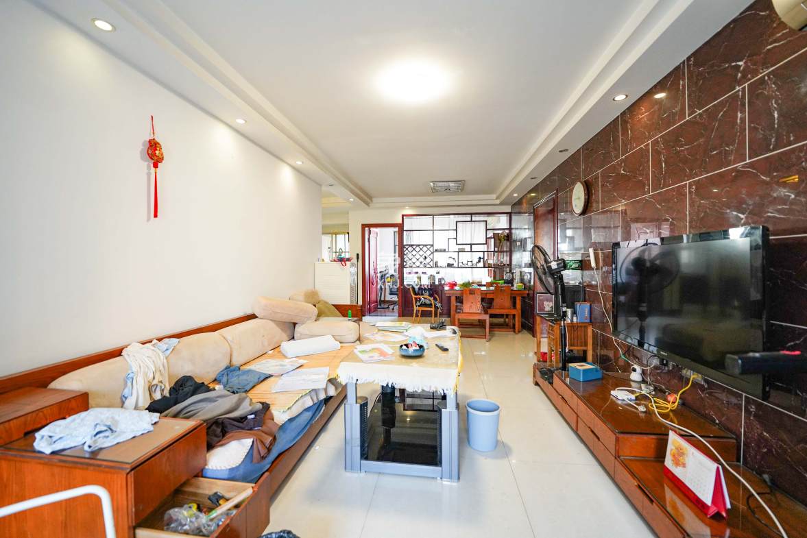 怡海星城 3室2厅2卫 59.8万 怡海星城 3室2厅2卫 59.8万客厅