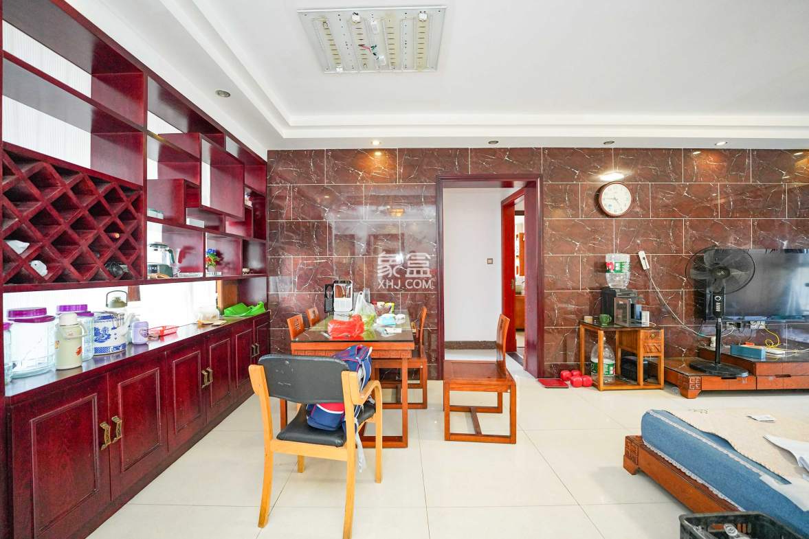 怡海星城 3室2厅2卫 59.8万 怡海星城 3室2厅2卫 59.8万客厅