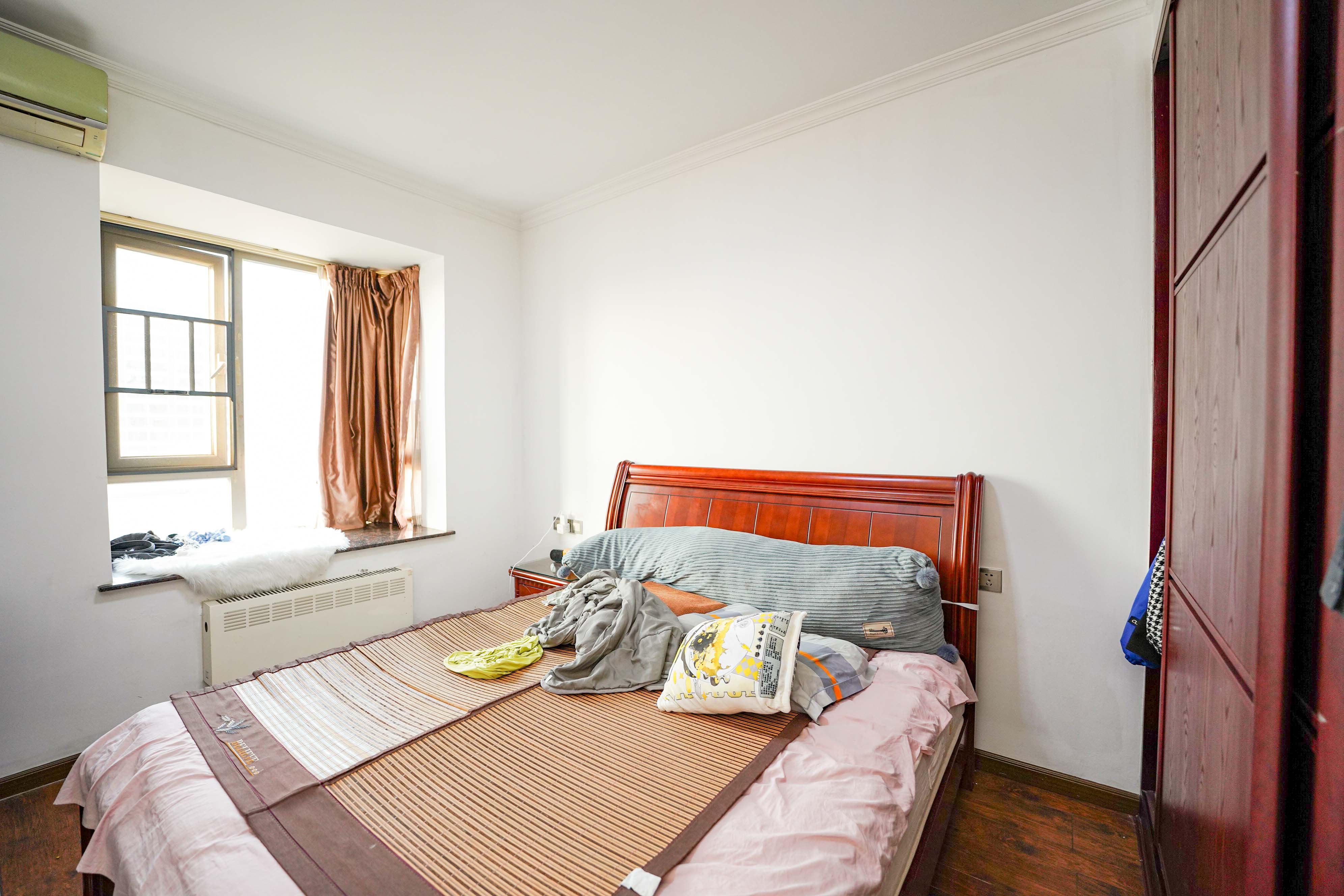 怡海星城  3室2厅2卫    59.8万卧室