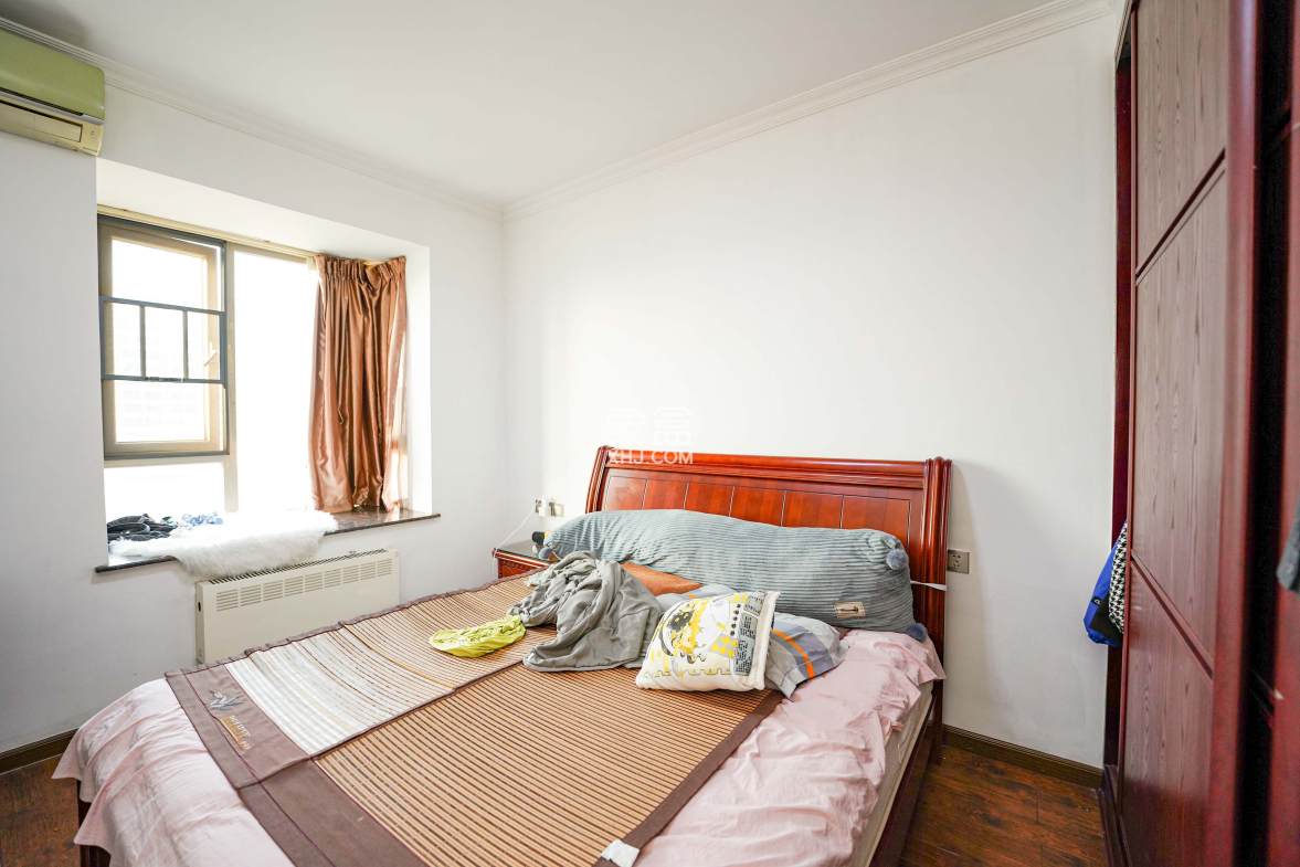 怡海星城 3室2厅2卫 59.8万 怡海星城 3室2厅2卫 59.8万卧室