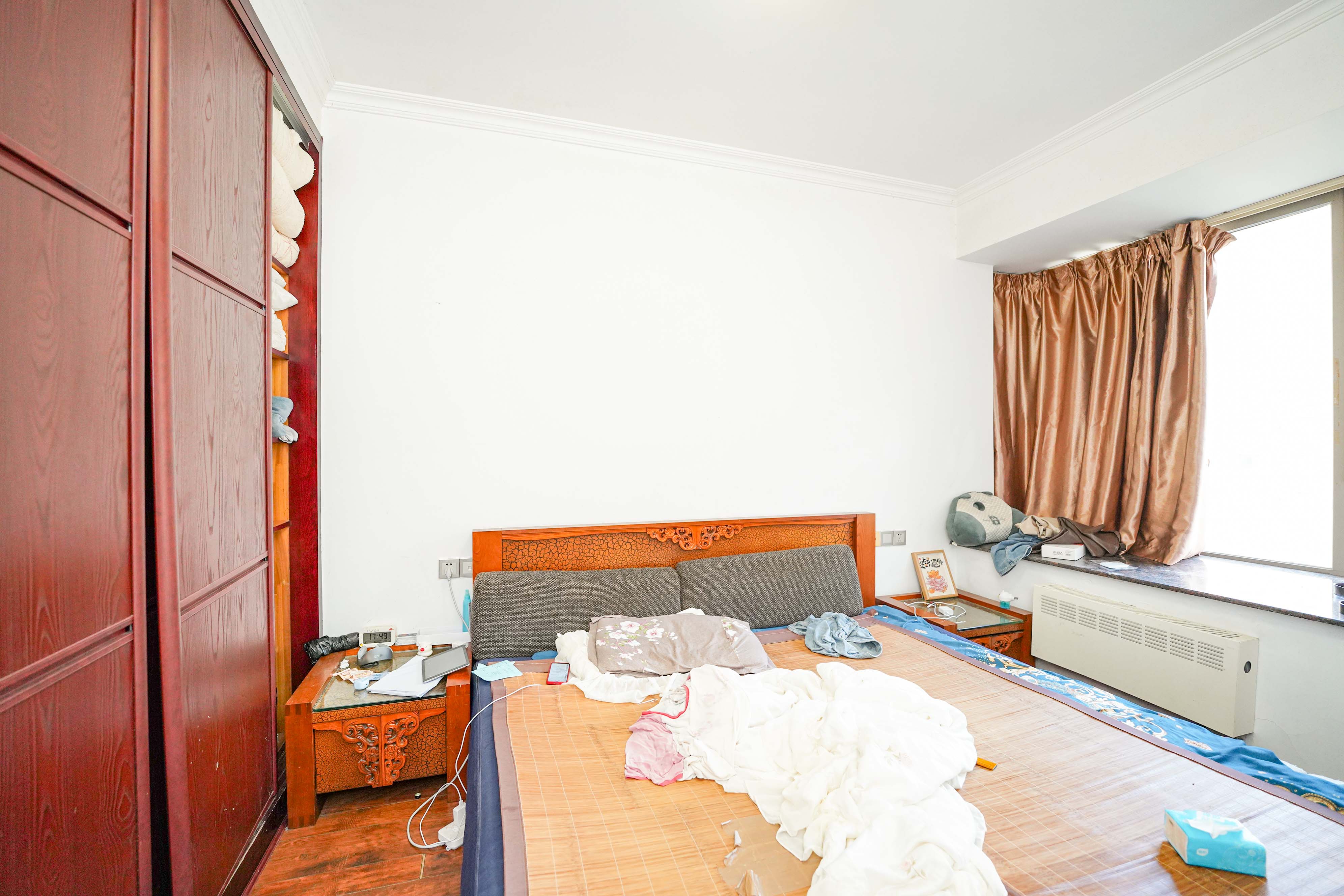 怡海星城  3室2厅2卫    59.8万卧室