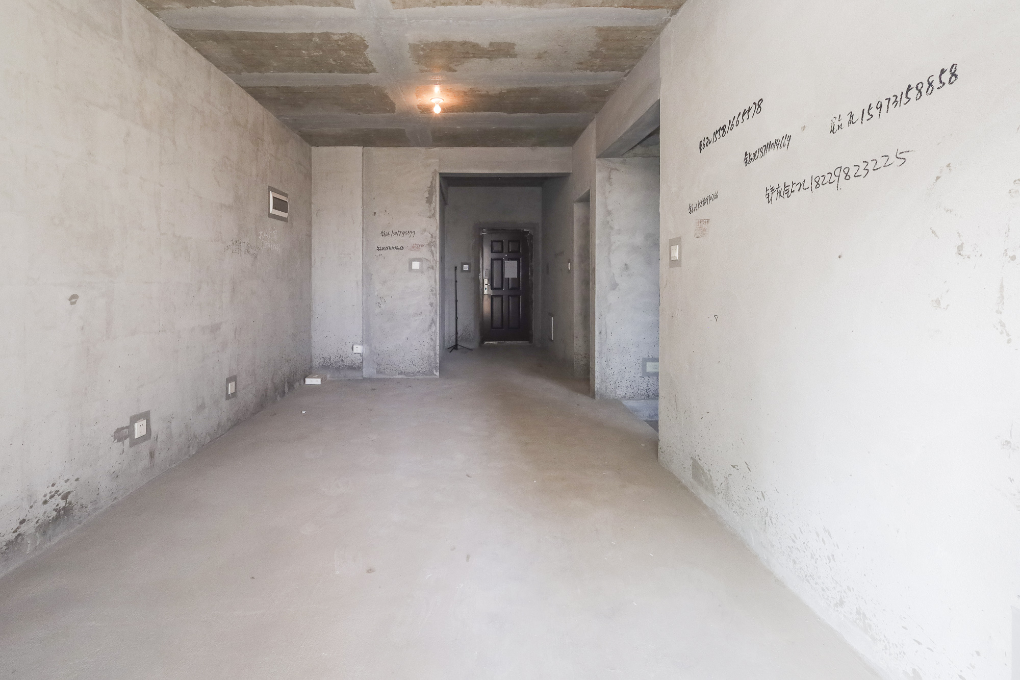 山语城三期  2室2厅1卫    55.0万 山语城三期  2室2厅1卫    55.0万客厅