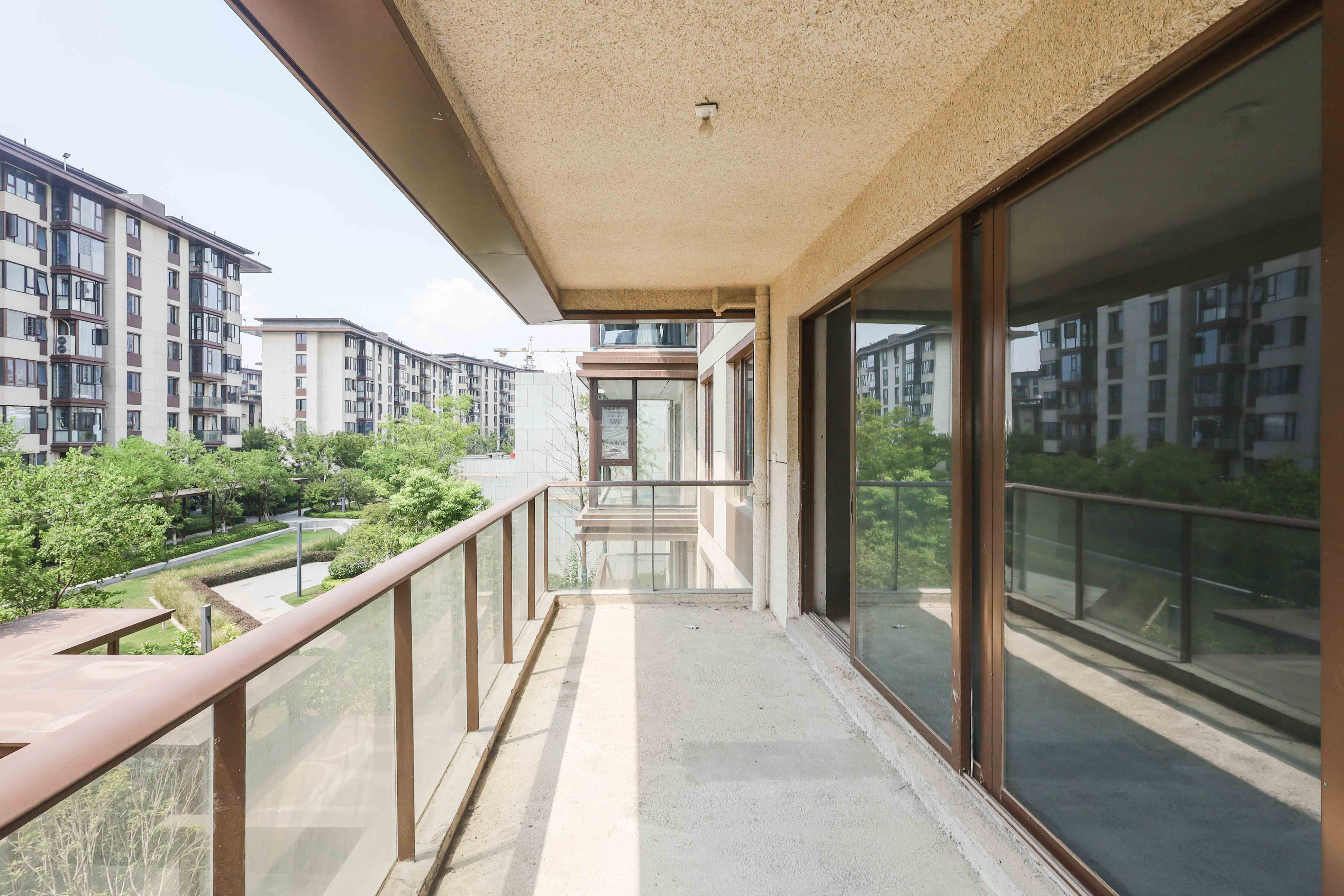 绿地麓湖郡  4室2厅2卫   276.00万其他