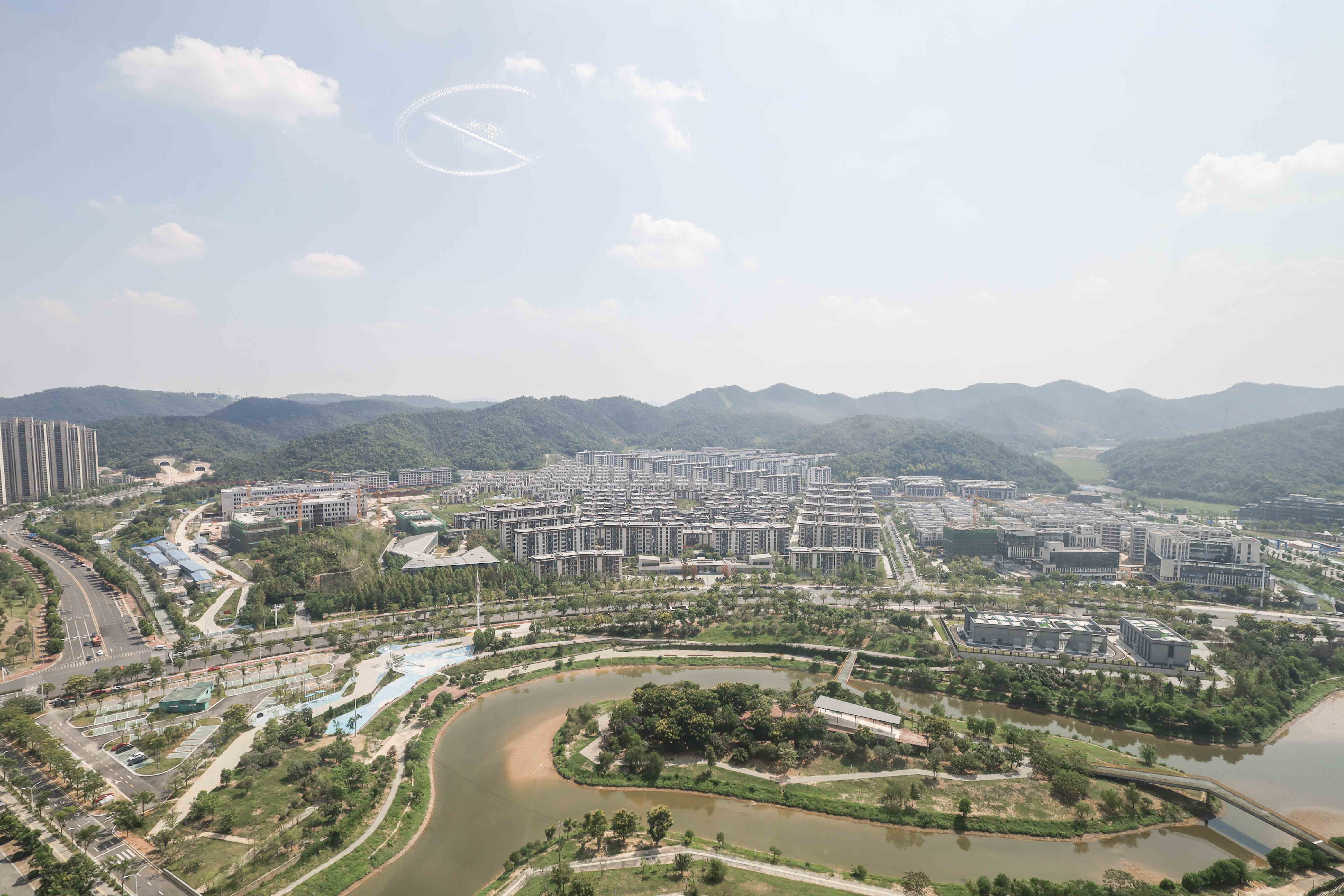 时代梅溪领峰  4室2厅2卫   325.00万阳台