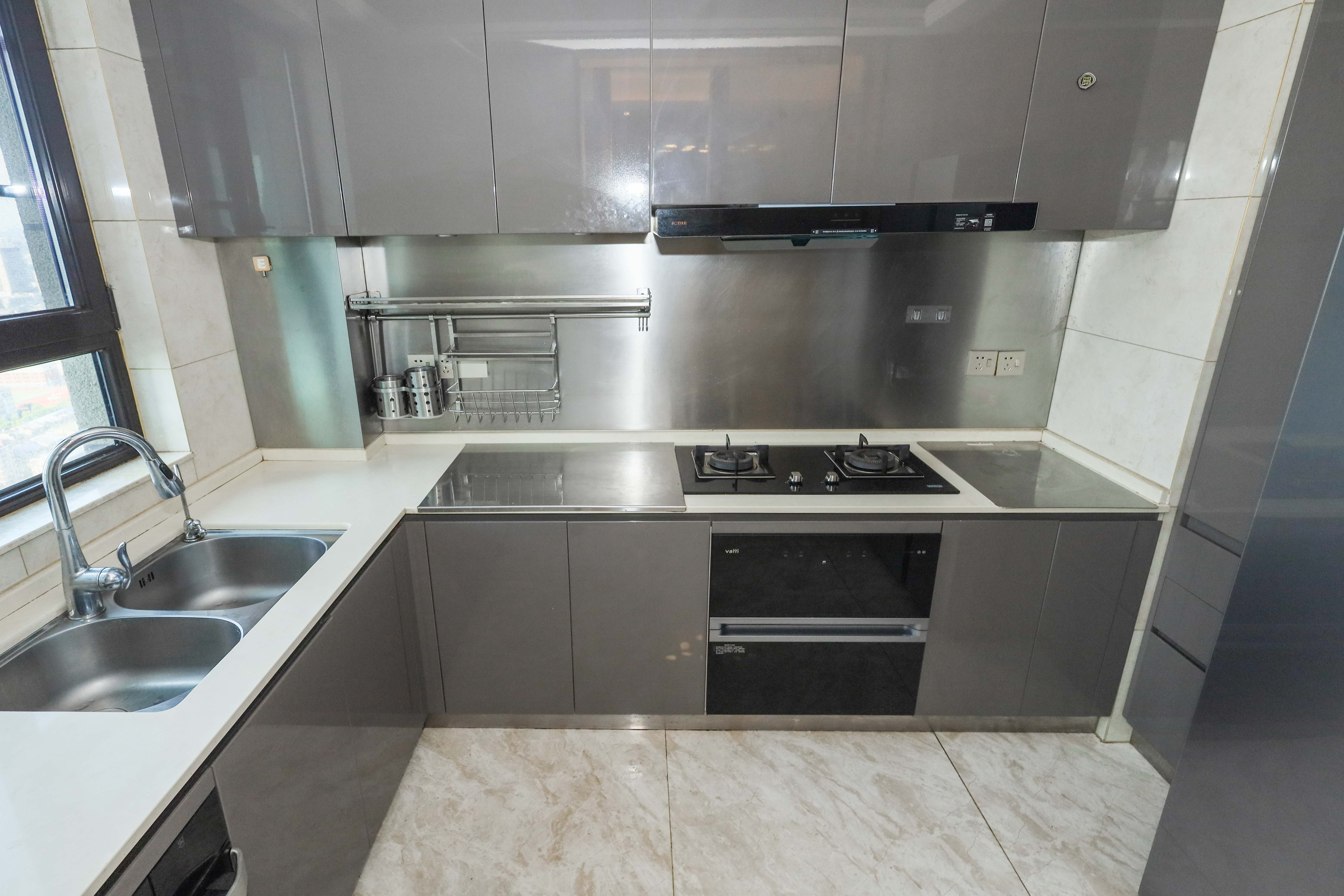 晟通牡丹舸  4室2厅2卫    450.0万厨房