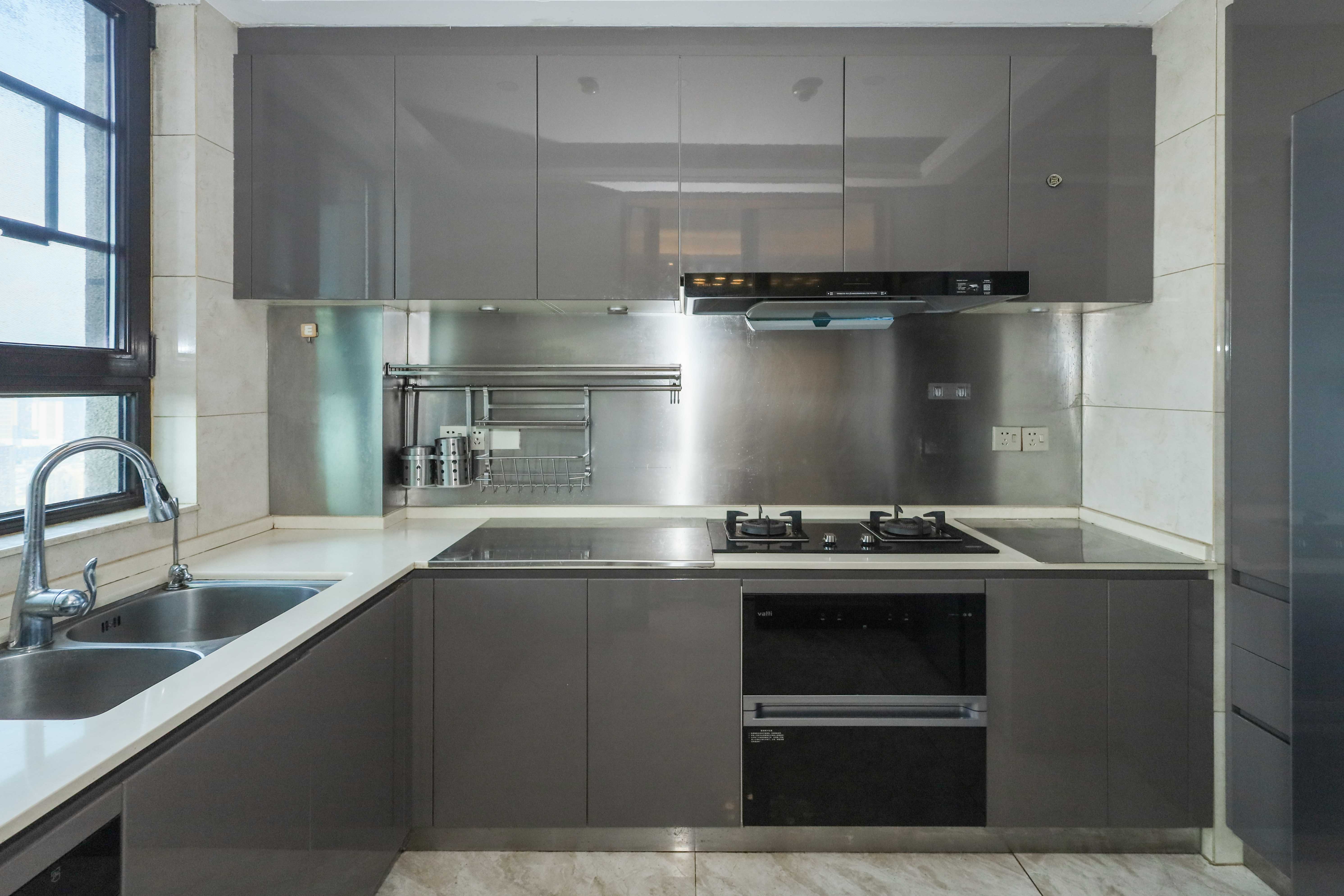 晟通牡丹舸  4室2厅2卫    450.0万厨房