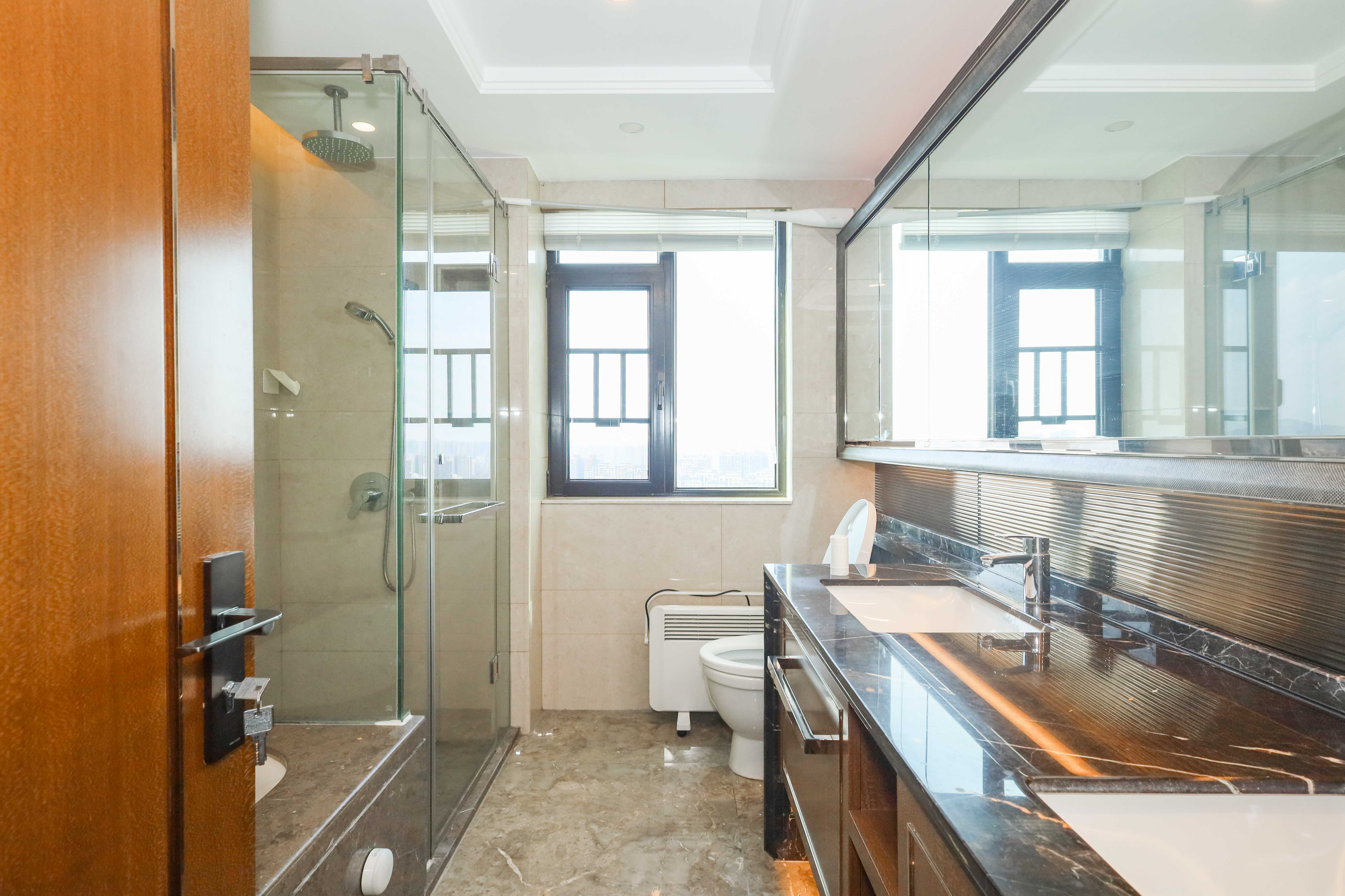 晟通牡丹舸  4室2厅2卫    450.0万卫生间