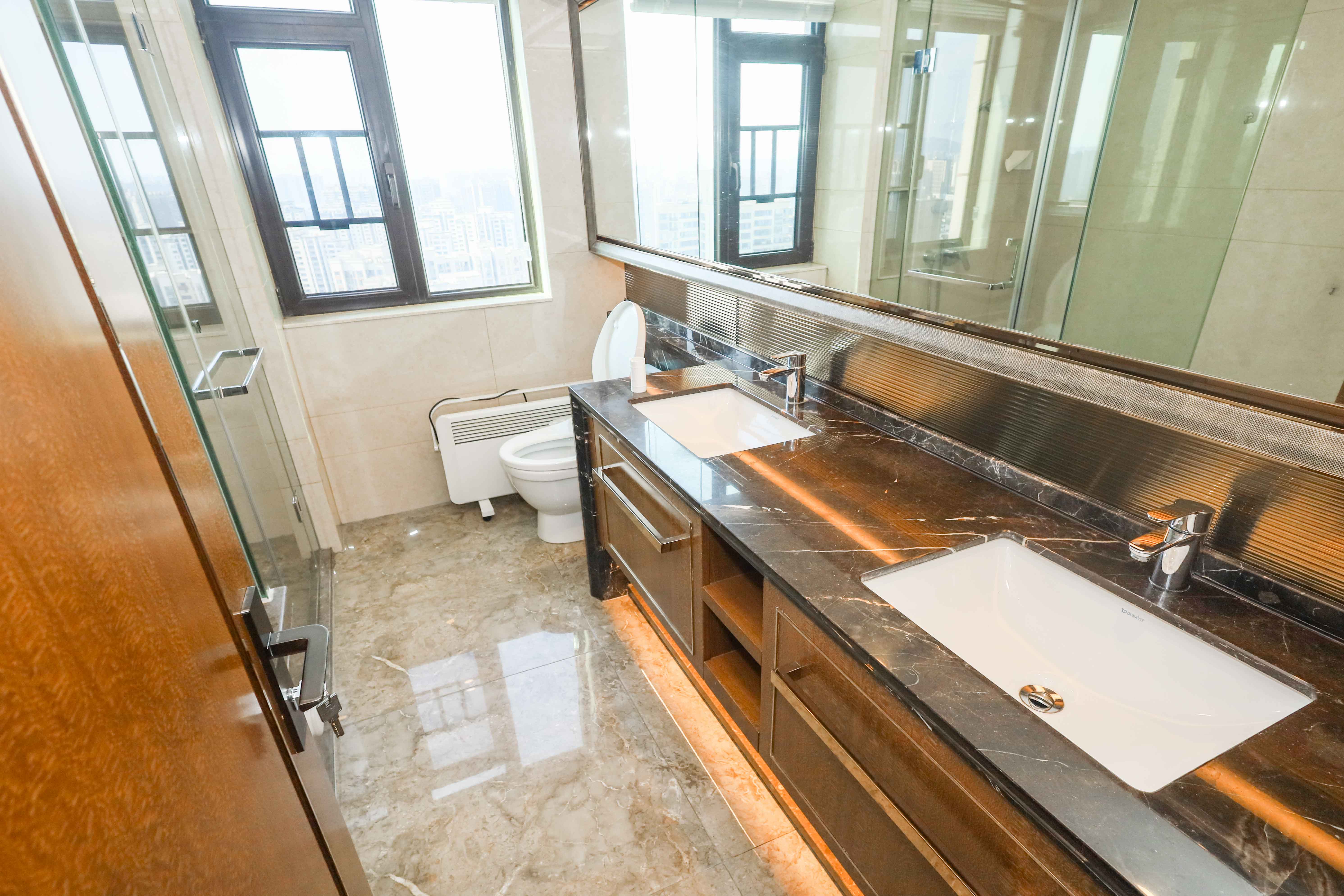 晟通牡丹舸  4室2厅2卫    450.0万卫生间