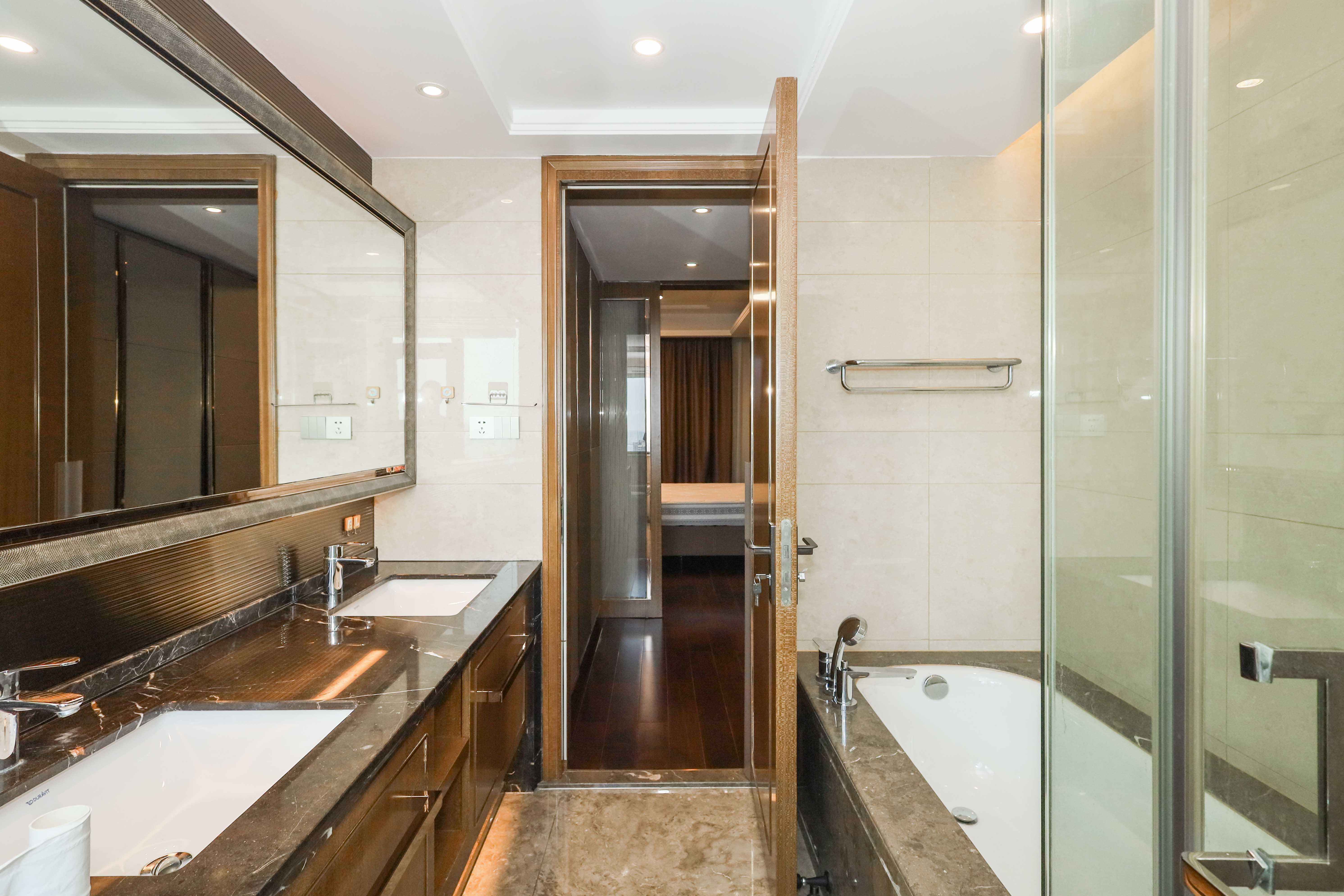 晟通牡丹舸  4室2厅2卫    450.0万卫生间