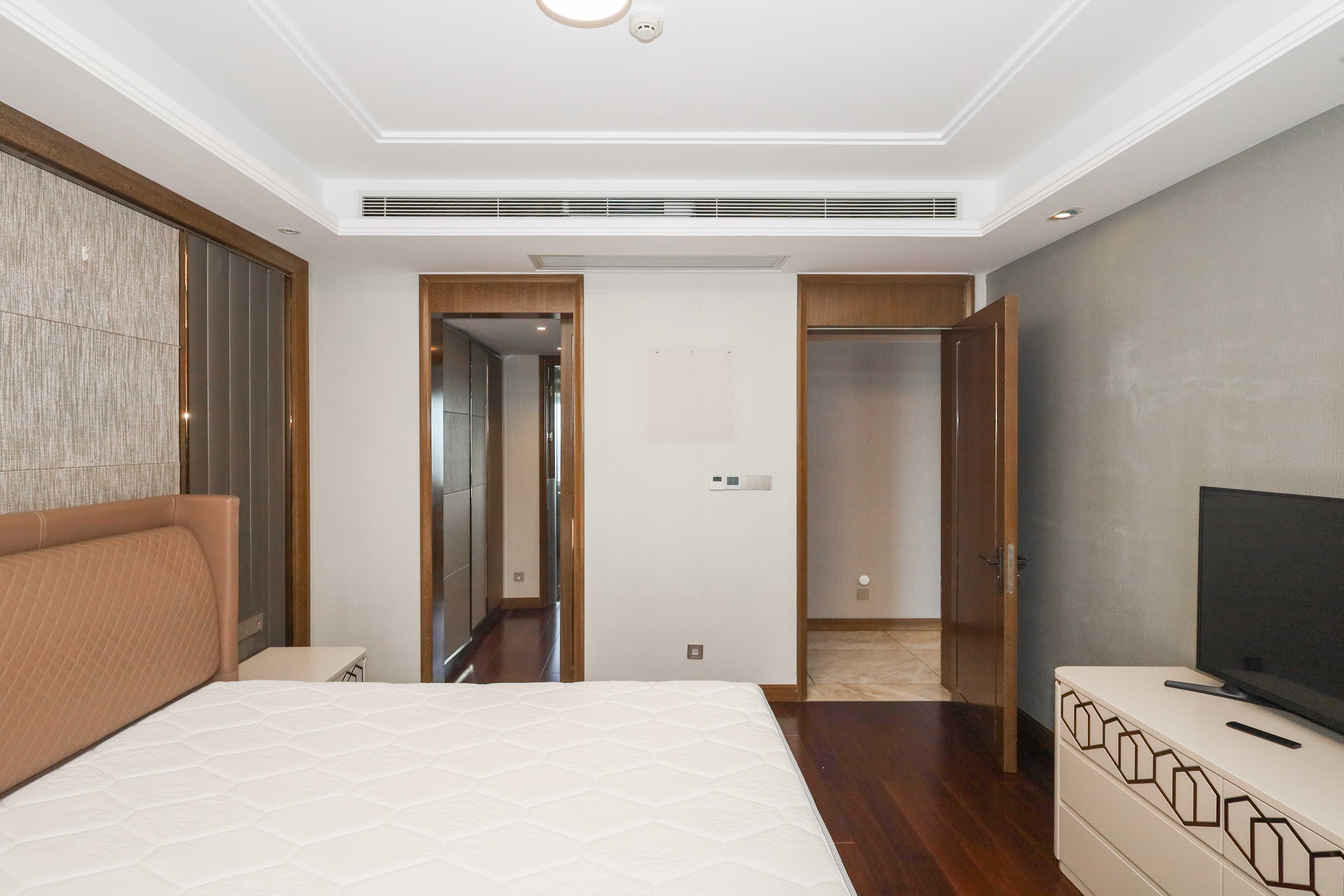 晟通牡丹舸  4室2厅2卫    450.0万卧室