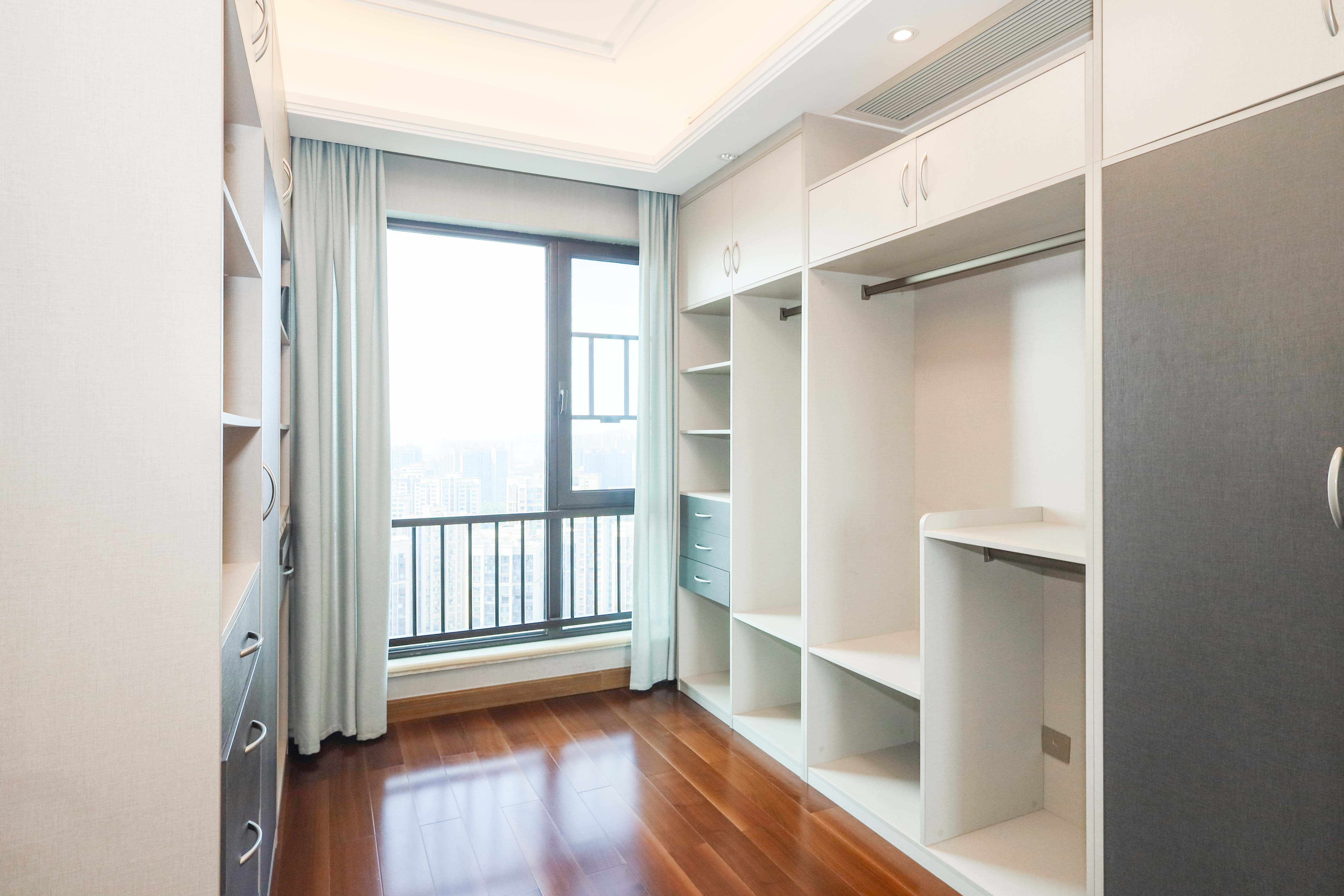 晟通牡丹舸  4室2厅2卫    450.0万卧室