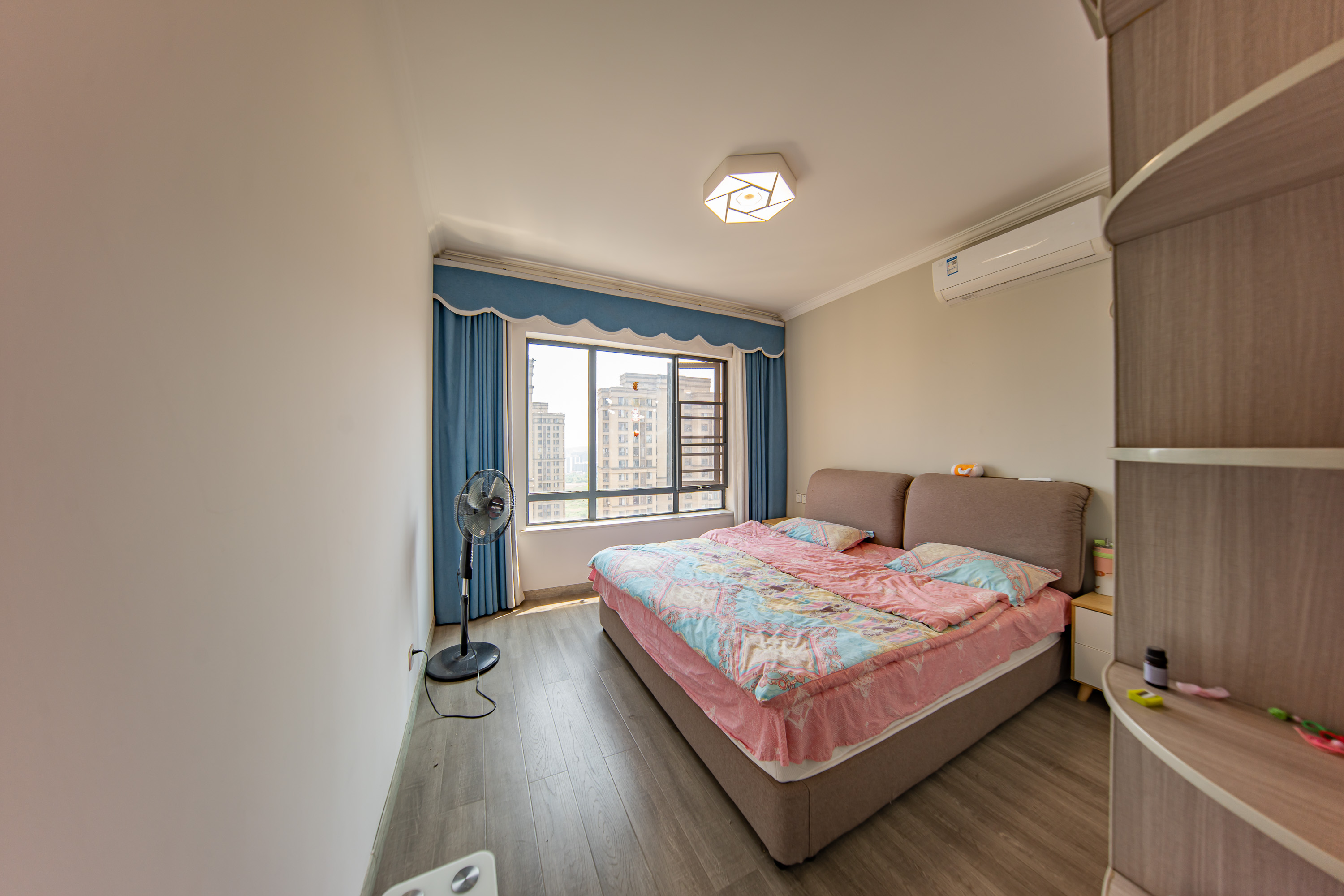 邦盛水岸御园  4室2厅2卫    100.0万 邦盛水岸御园  4室2厅2卫    100.0万卧室