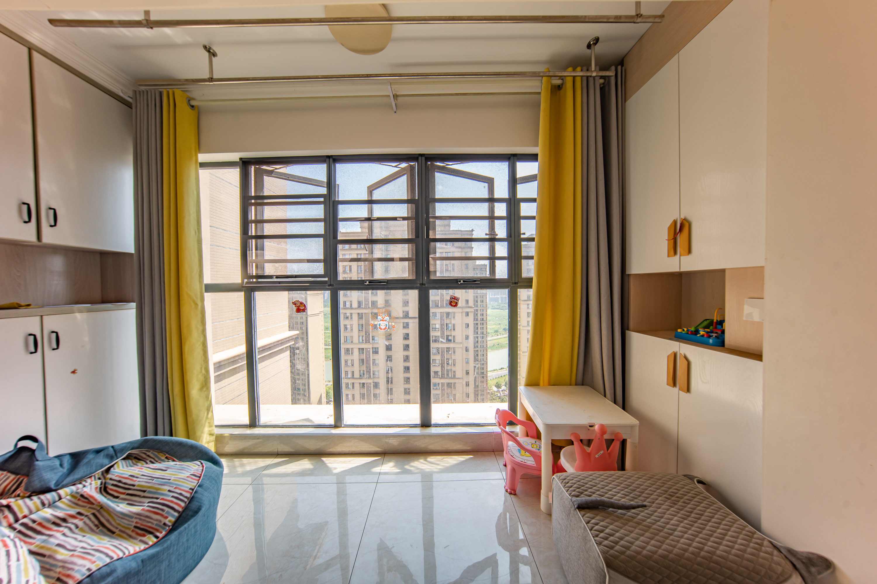 邦盛水岸御园  4室2厅2卫    100.0万 邦盛水岸御园  4室2厅2卫    100.0万阳台