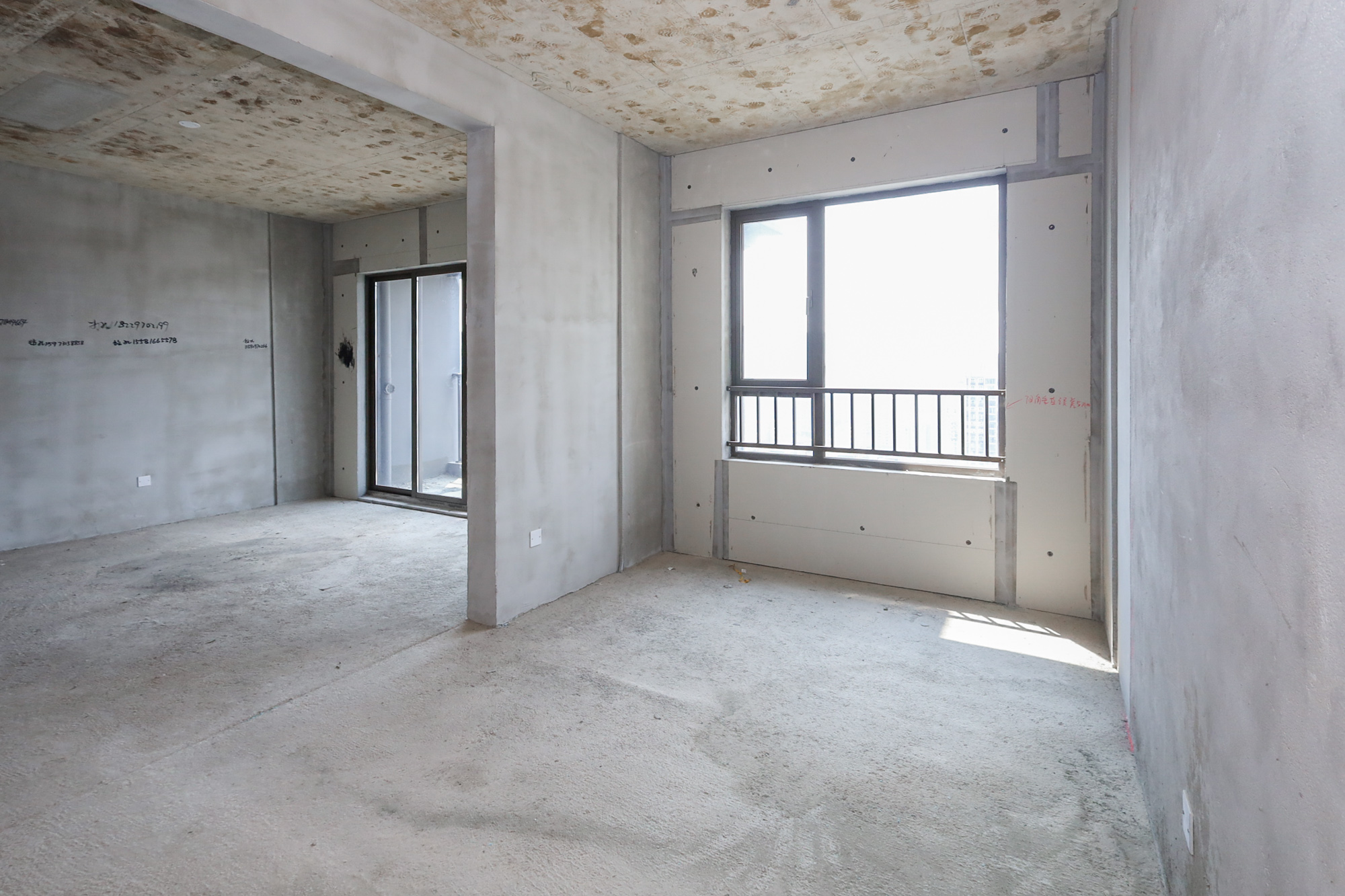 正荣滨江紫阙台  4室2厅2卫   215.00万卧室