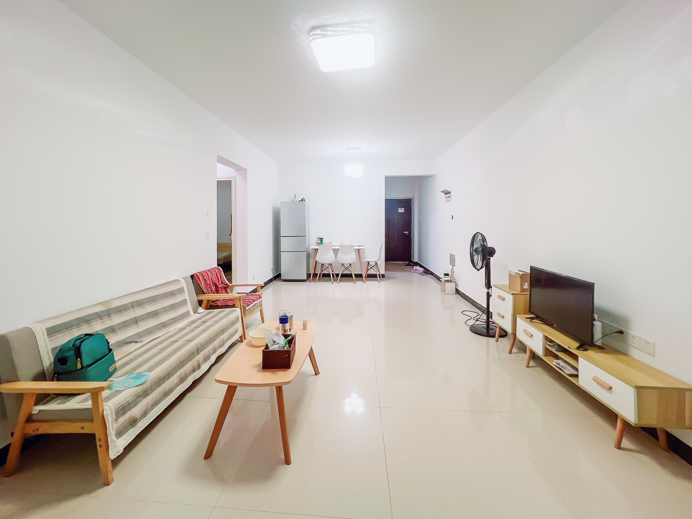 金鹏名都 2室1厅1卫 41.0万 金鹏名都 2室1厅1卫 41.0万客厅