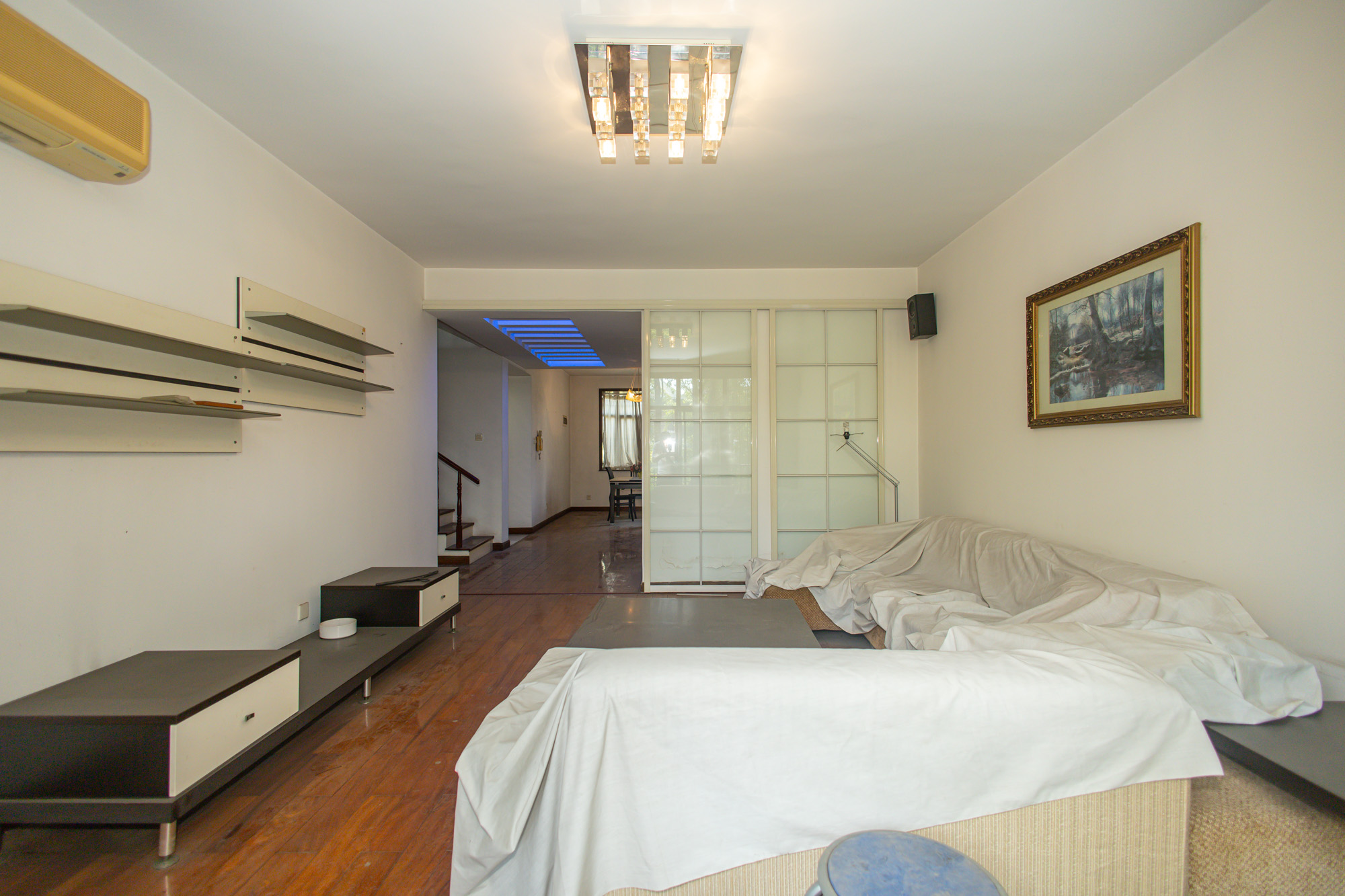 山水芙蓉国际新城 4室2厅2卫 190.0万 山水芙蓉国际新城 4室2厅2卫 190.0万客厅