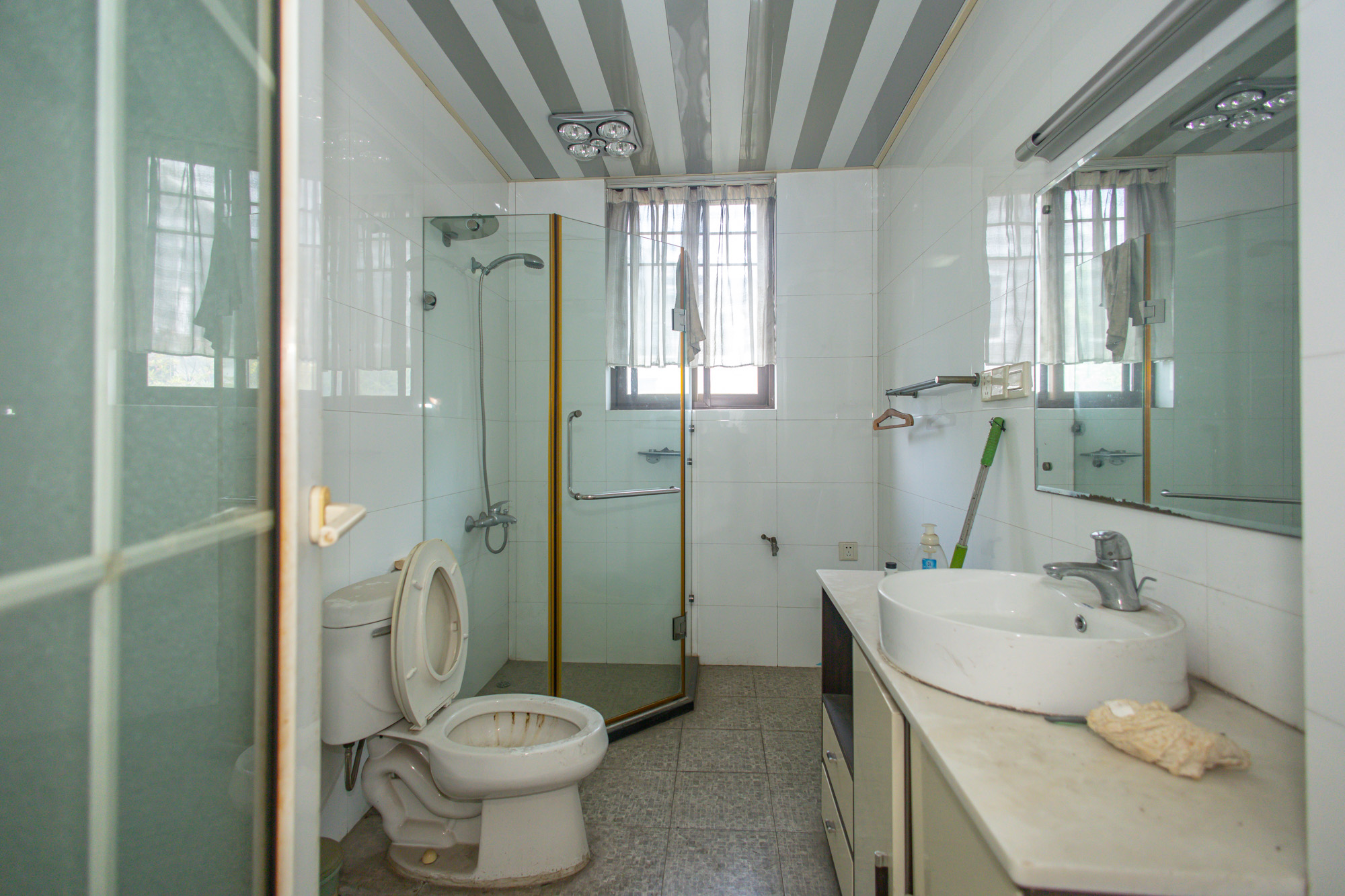 山水芙蓉国际新城 4室2厅2卫 190.0万 山水芙蓉国际新城 4室2厅2卫 190.0万卫生间