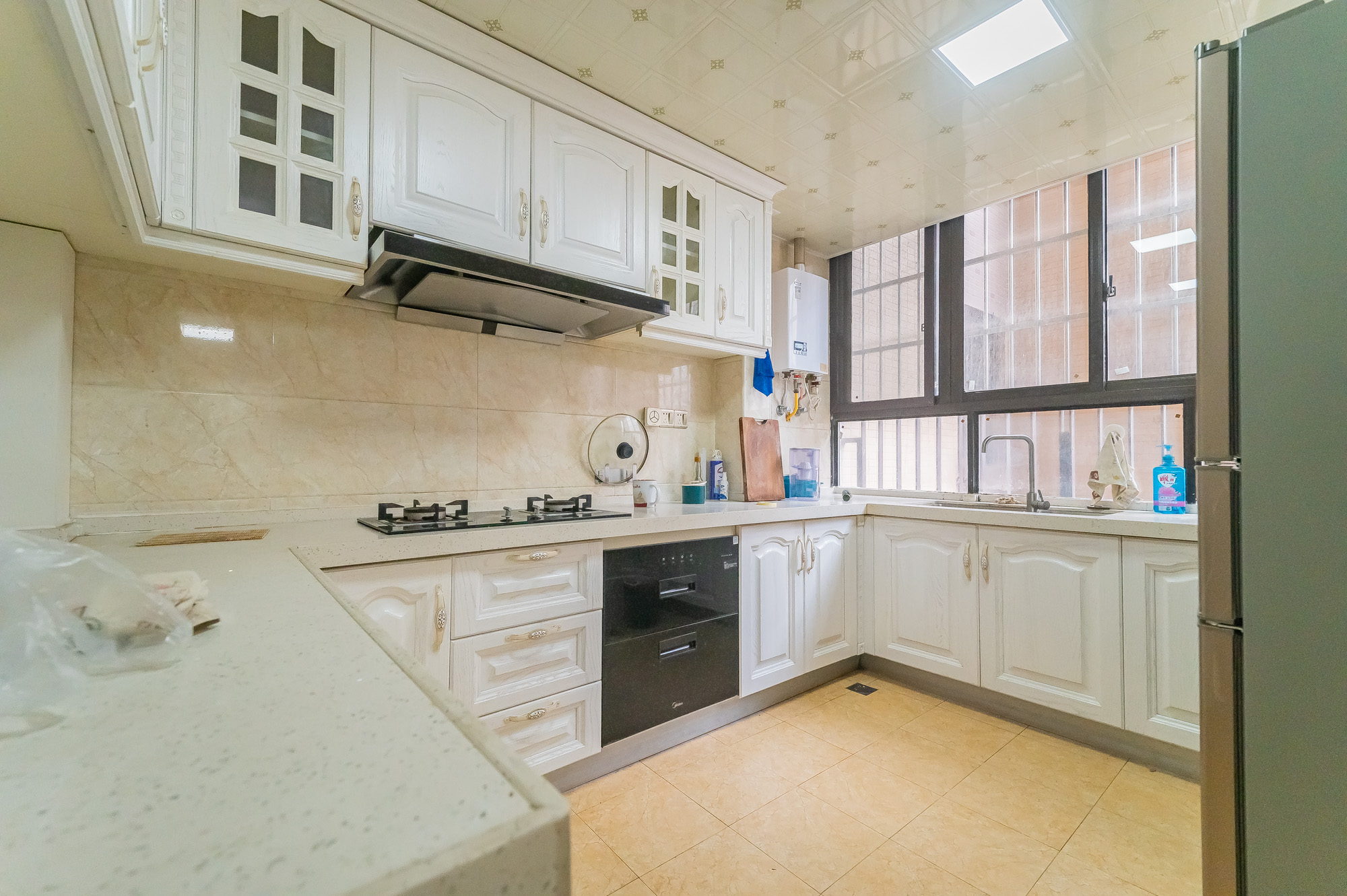 华润凤凰城三期 3室2厅2卫 109.8万 华润凤凰城三期 3室2厅2卫 109.8万厨房