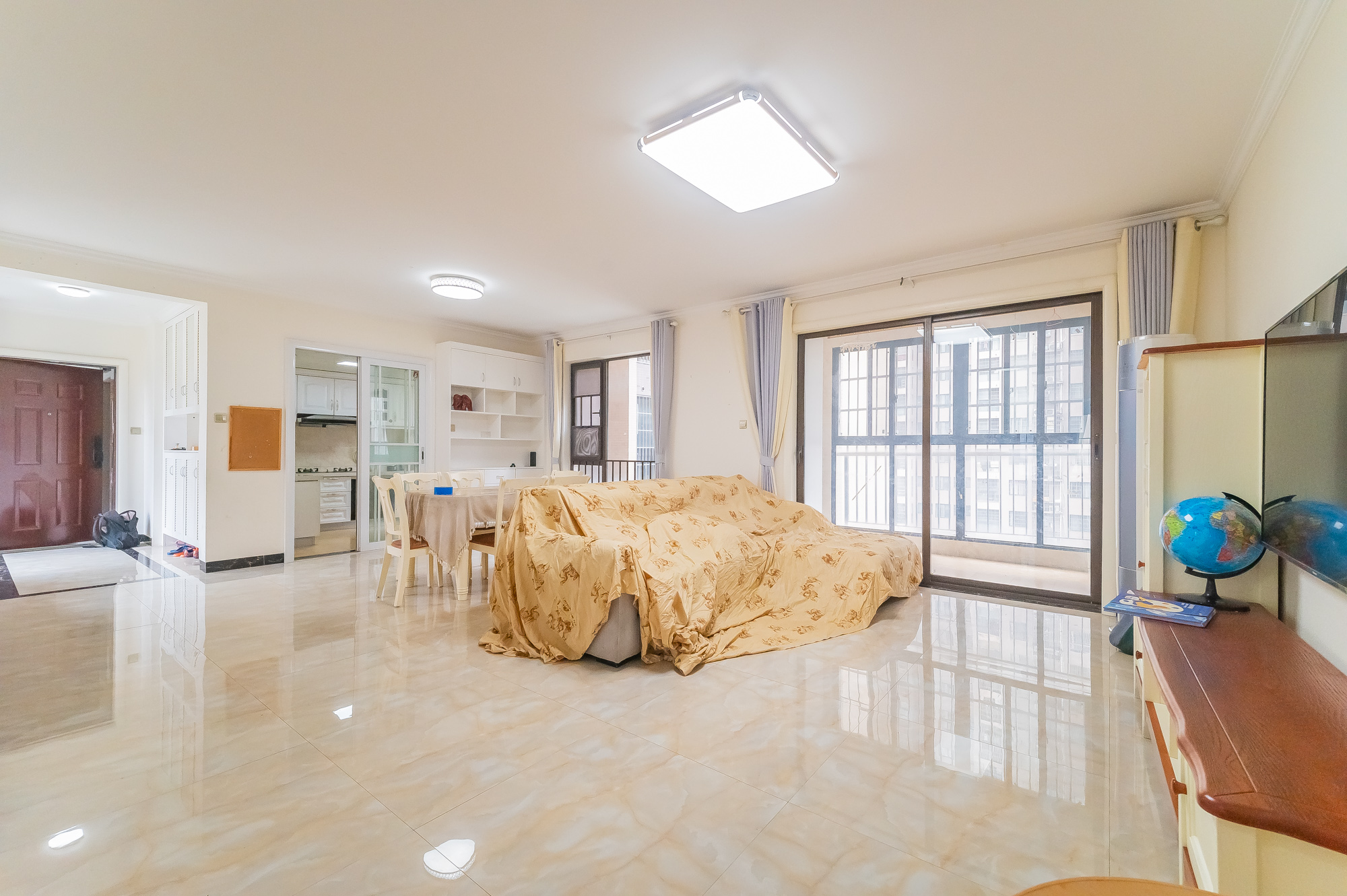 华润凤凰城三期 3室2厅2卫 109.8万 华润凤凰城三期 3室2厅2卫 109.8万客厅