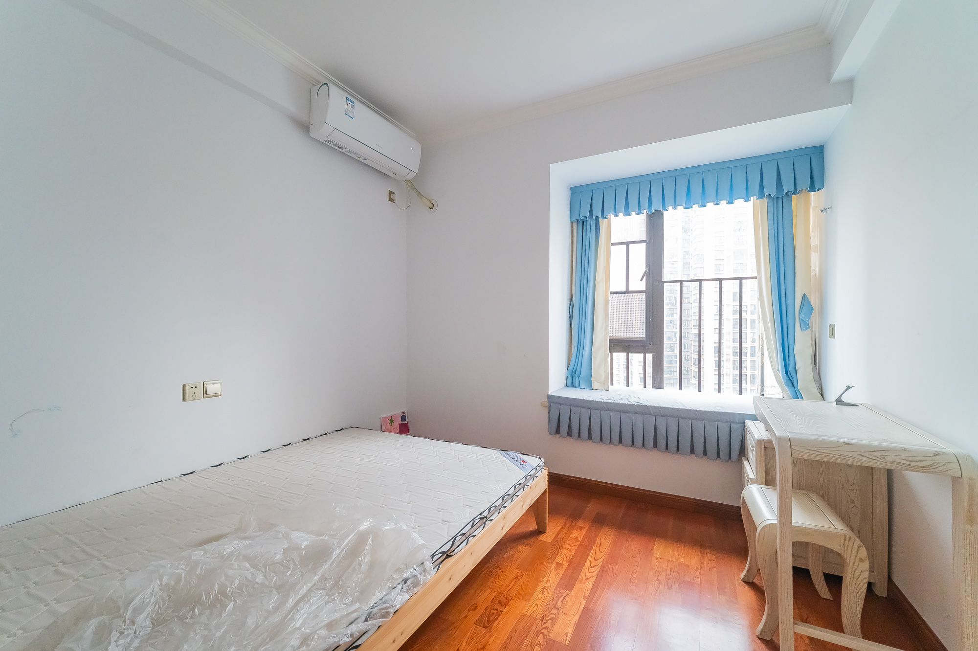 华润凤凰城三期 3室2厅2卫 109.8万 华润凤凰城三期 3室2厅2卫 109.8万卧室