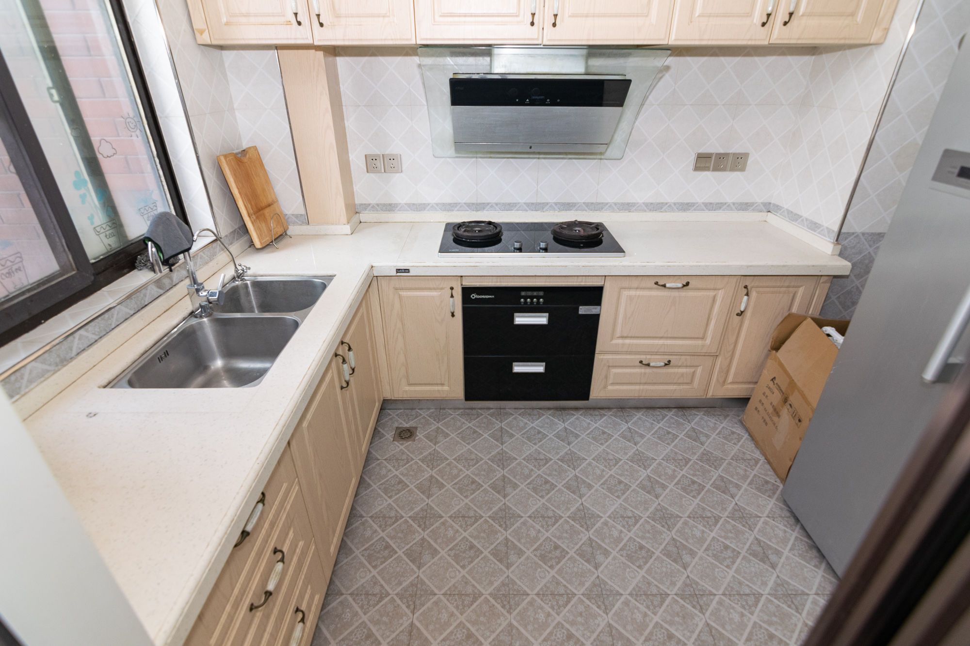 新城国际花都 3室2厅2卫 83.0万 新城国际花都 3室2厅2卫 83.0万厨房