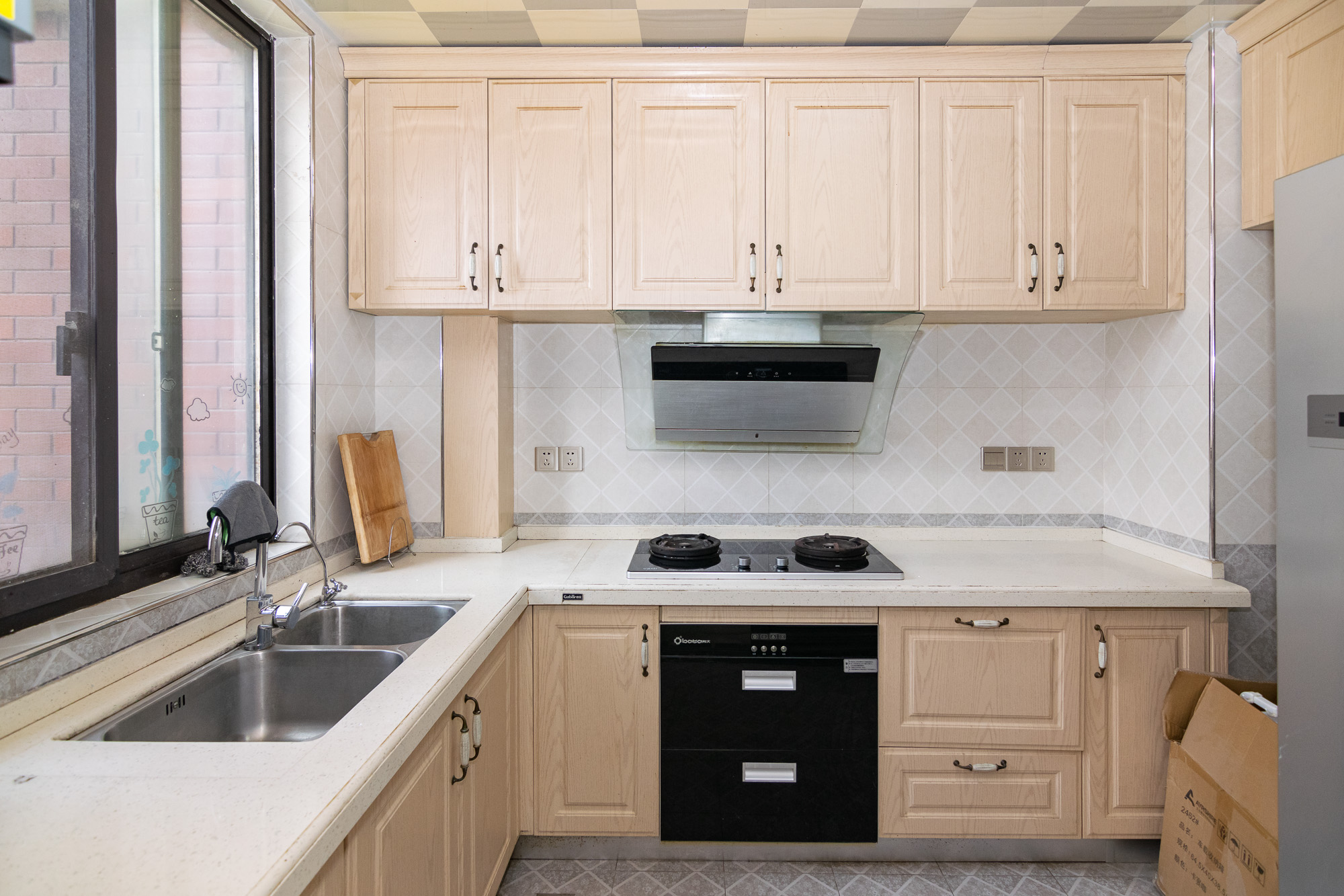 新城国际花都 3室2厅2卫 83.0万 新城国际花都 3室2厅2卫 83.0万厨房