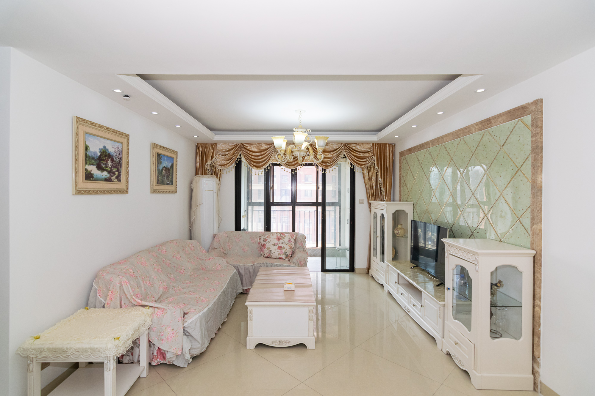 新城国际花都 3室2厅2卫 83.0万 新城国际花都 3室2厅2卫 83.0万客厅